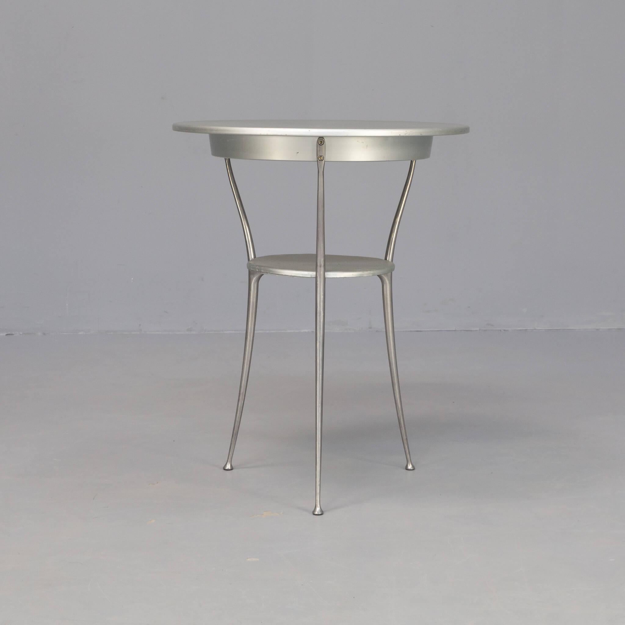 Arper aluminium bistro table In Good Condition For Sale In Amstelveen, Noord