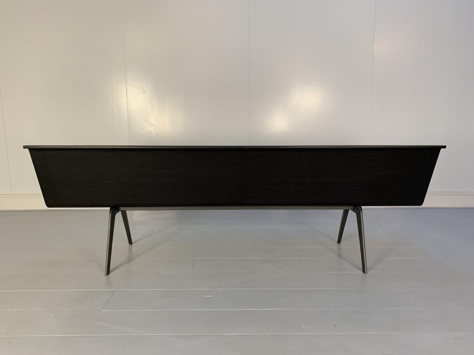Arper Zinta 4-Sitz-Bank-Sofa aus grauem und schwarzem Stoff (21. Jahrhundert und zeitgenössisch) im Angebot