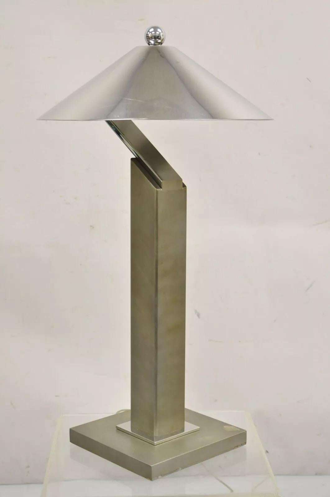 „Arquitectura“ Wolkenkratzer-Tischlampe aus Stahl und Metall von Sergio Orozco für Brueton im Angebot 4