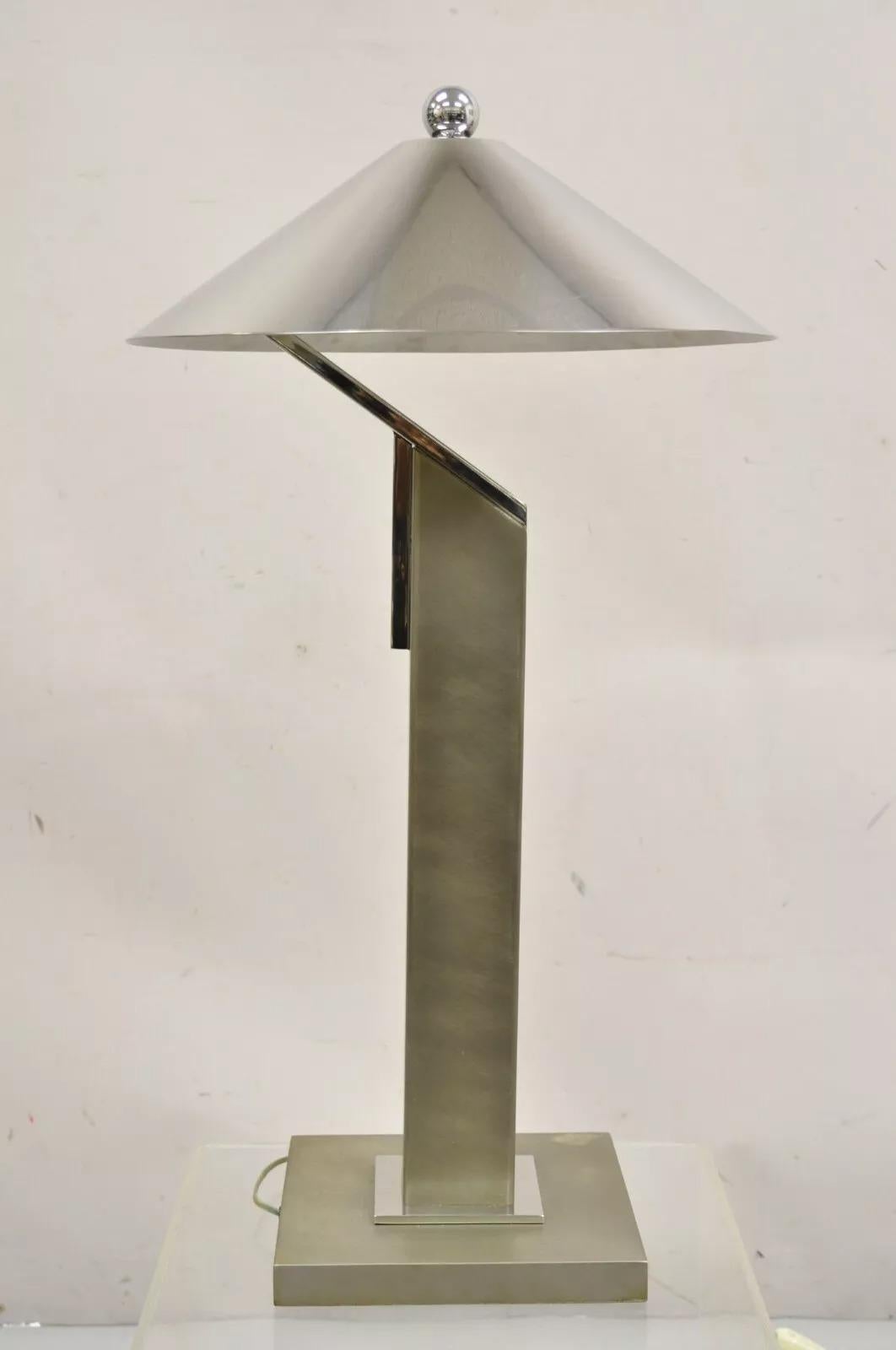 „Arquitectura“ Wolkenkratzer-Tischlampe aus Stahl und Metall von Sergio Orozco für Brueton (Moderne der Mitte des Jahrhunderts) im Angebot