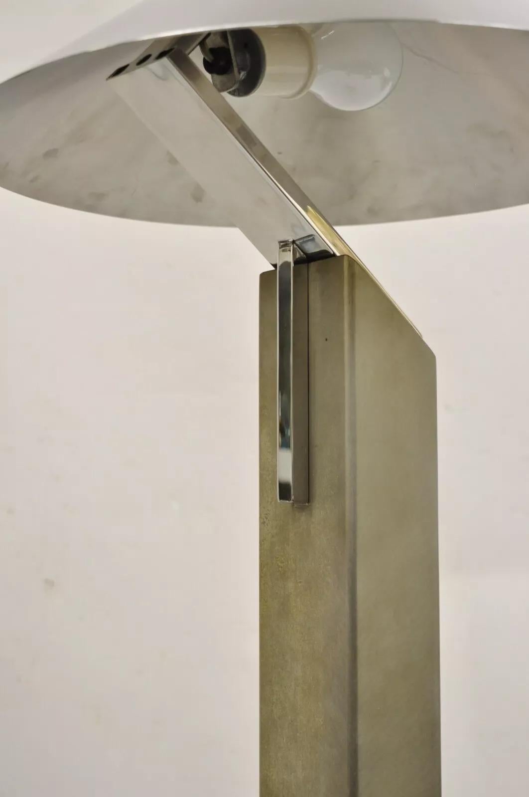 „Arquitectura“ Wolkenkratzer-Tischlampe aus Stahl und Metall von Sergio Orozco für Brueton im Zustand „Gut“ im Angebot in Philadelphia, PA