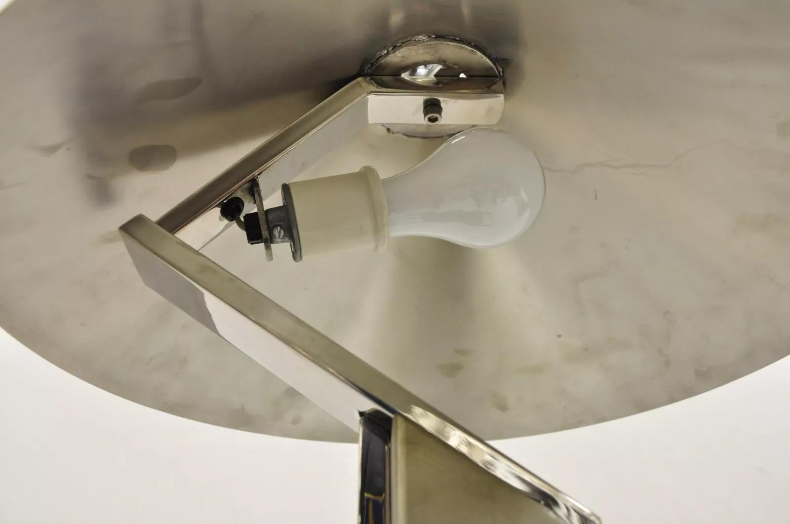 „Arquitectura“ Wolkenkratzer-Tischlampe aus Stahl und Metall von Sergio Orozco für Brueton im Angebot 1