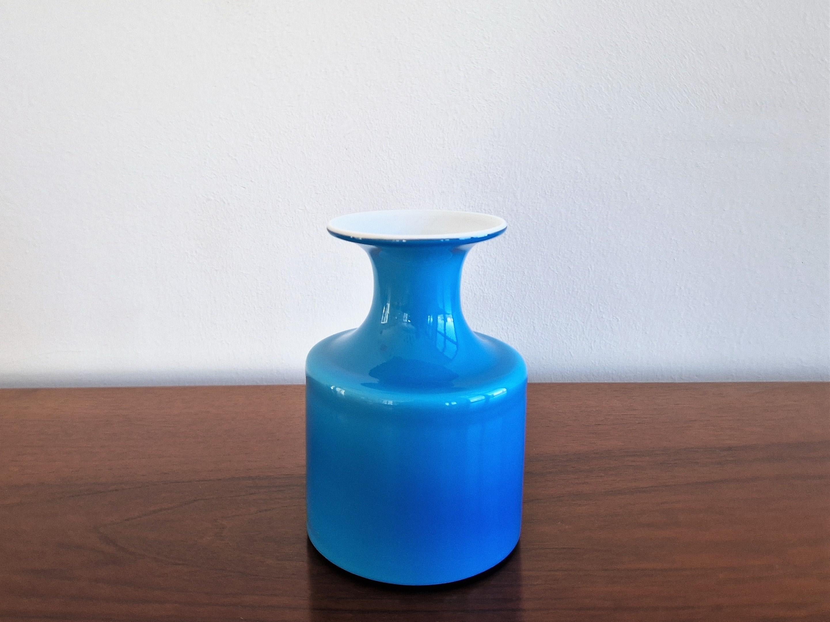 Mid-20th Century Arrangement of 3 Blue Glass 'Carnaby' Vases by Per Lütken for Holmegaard For Sale