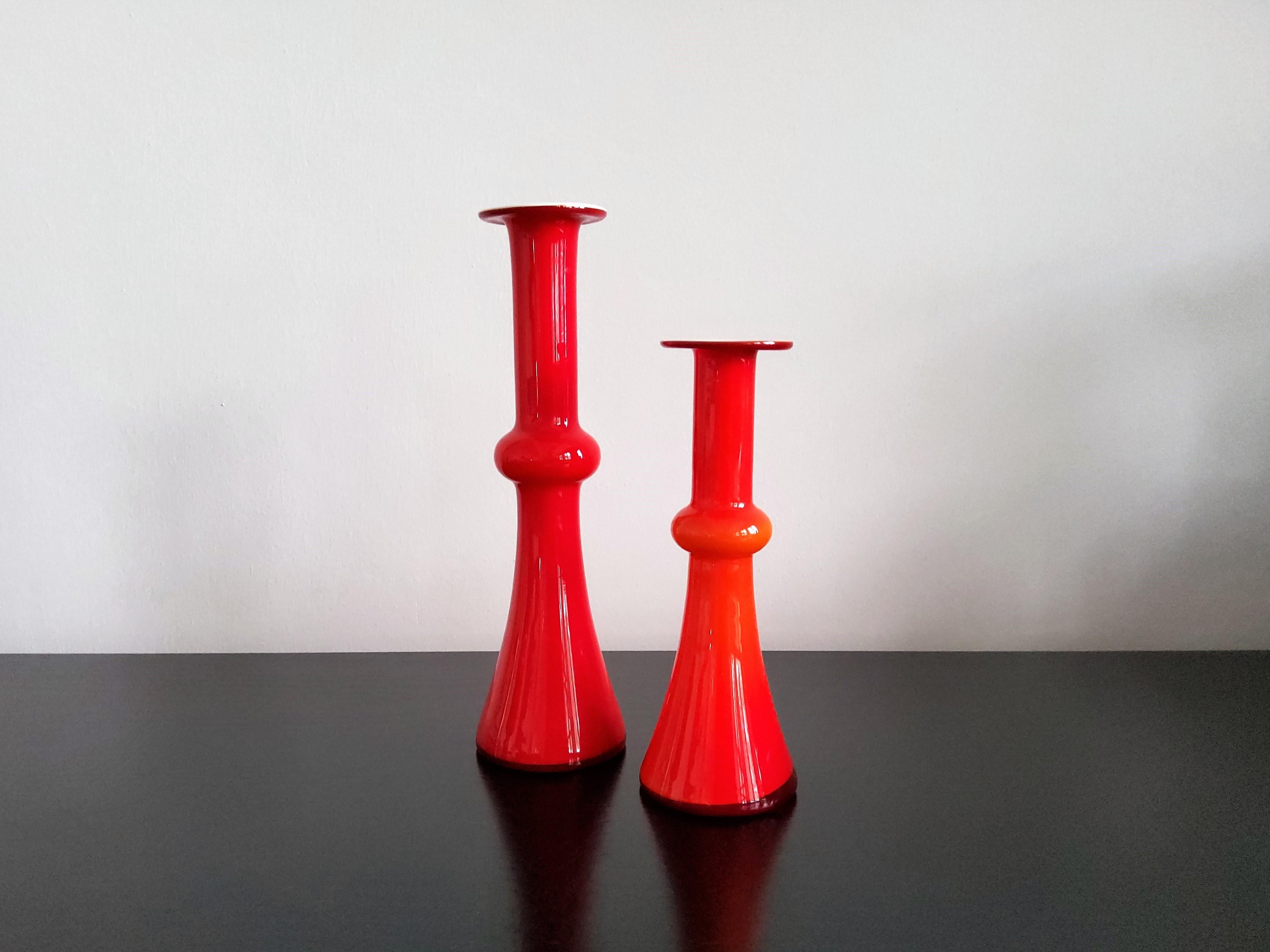 Arrangement von 4 Vasen aus rotem Glas 'Carnaby' von Per Lütken für Holmegaard, Dänemark (Dänisch) im Angebot