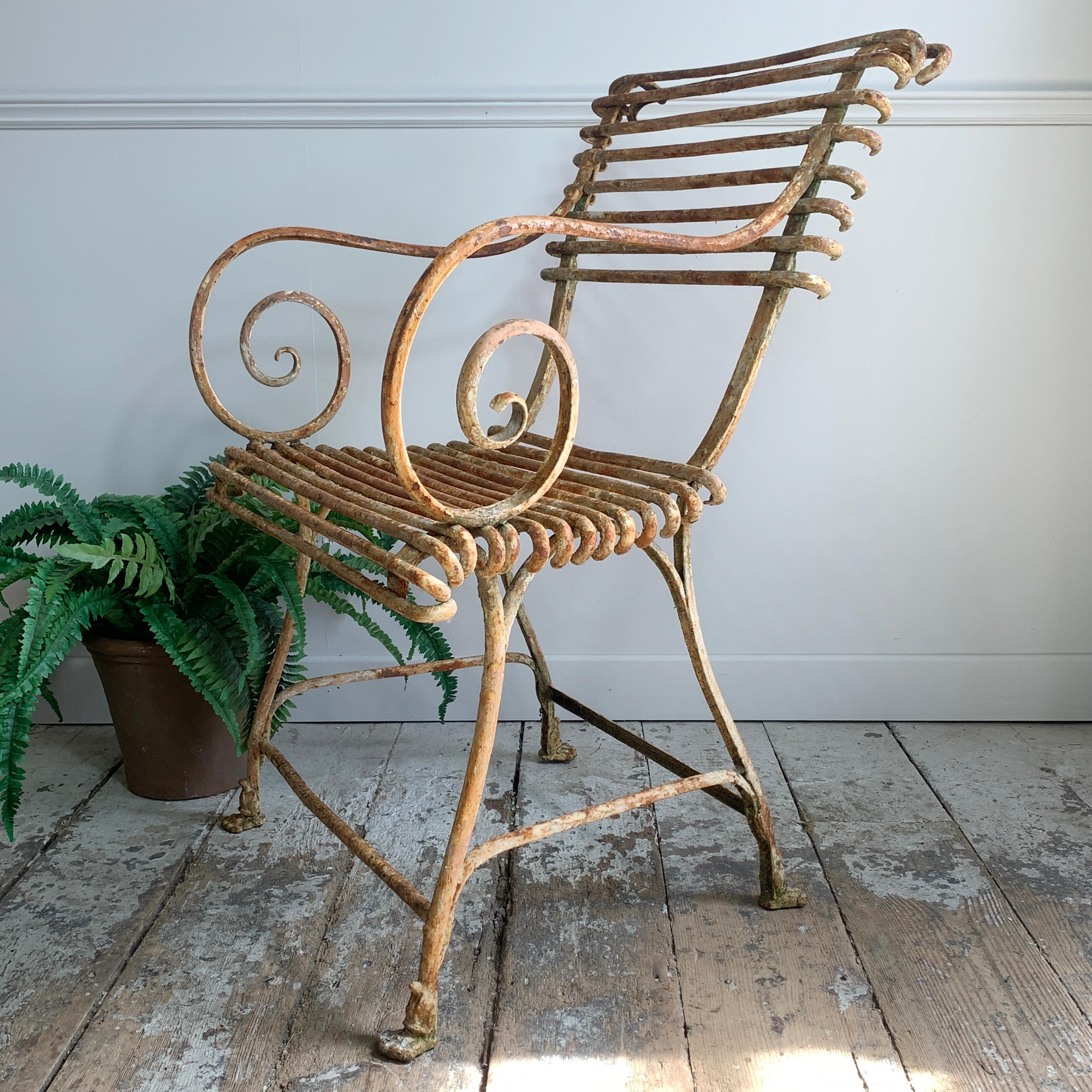 Arras de chaises de jardin en pattes de lion, 19ème siècle, lot de 3 en vente 7