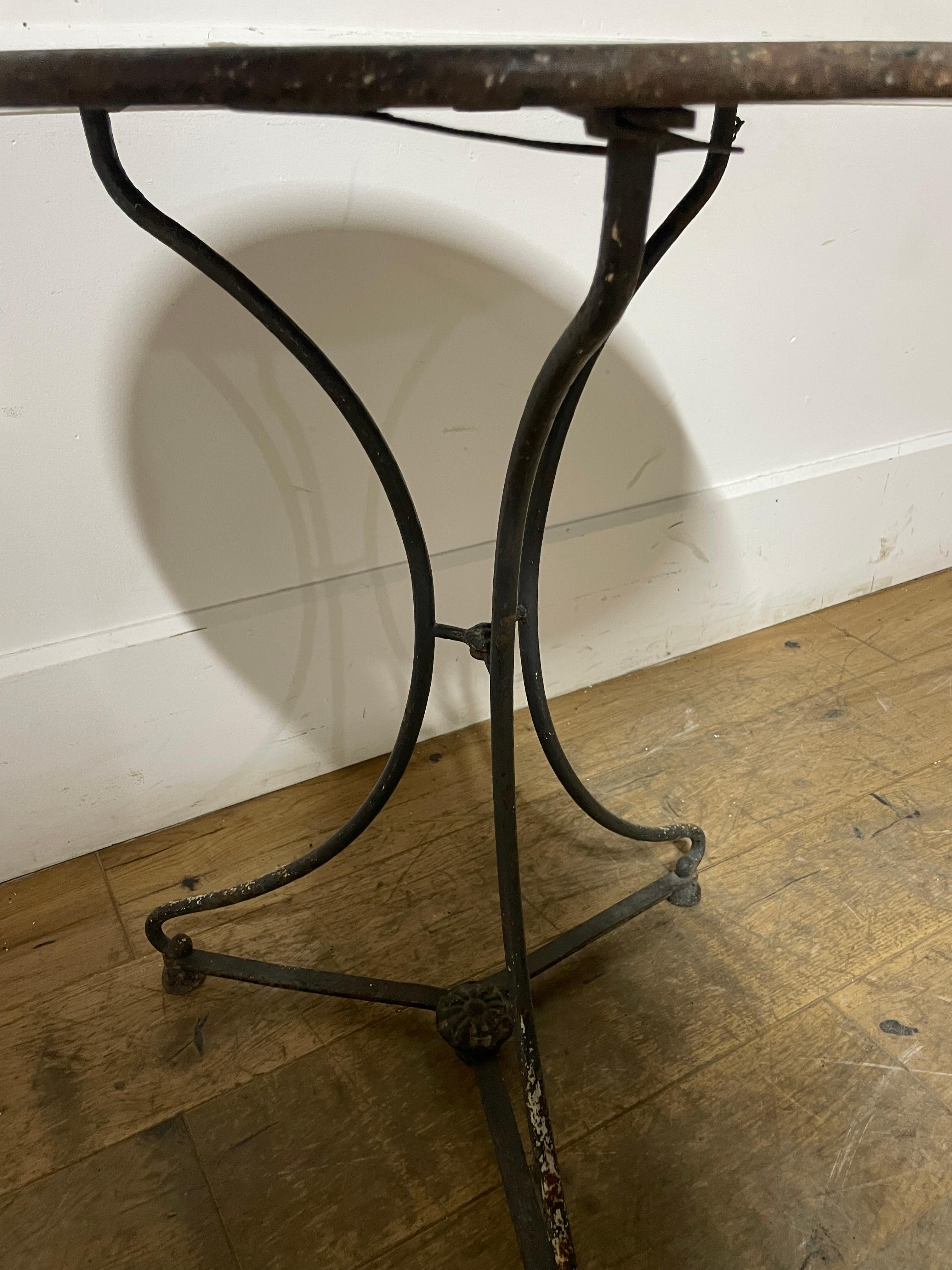 Arras style folding Bistro table / Garden table In Good Condition In Budleigh Salterton, GB