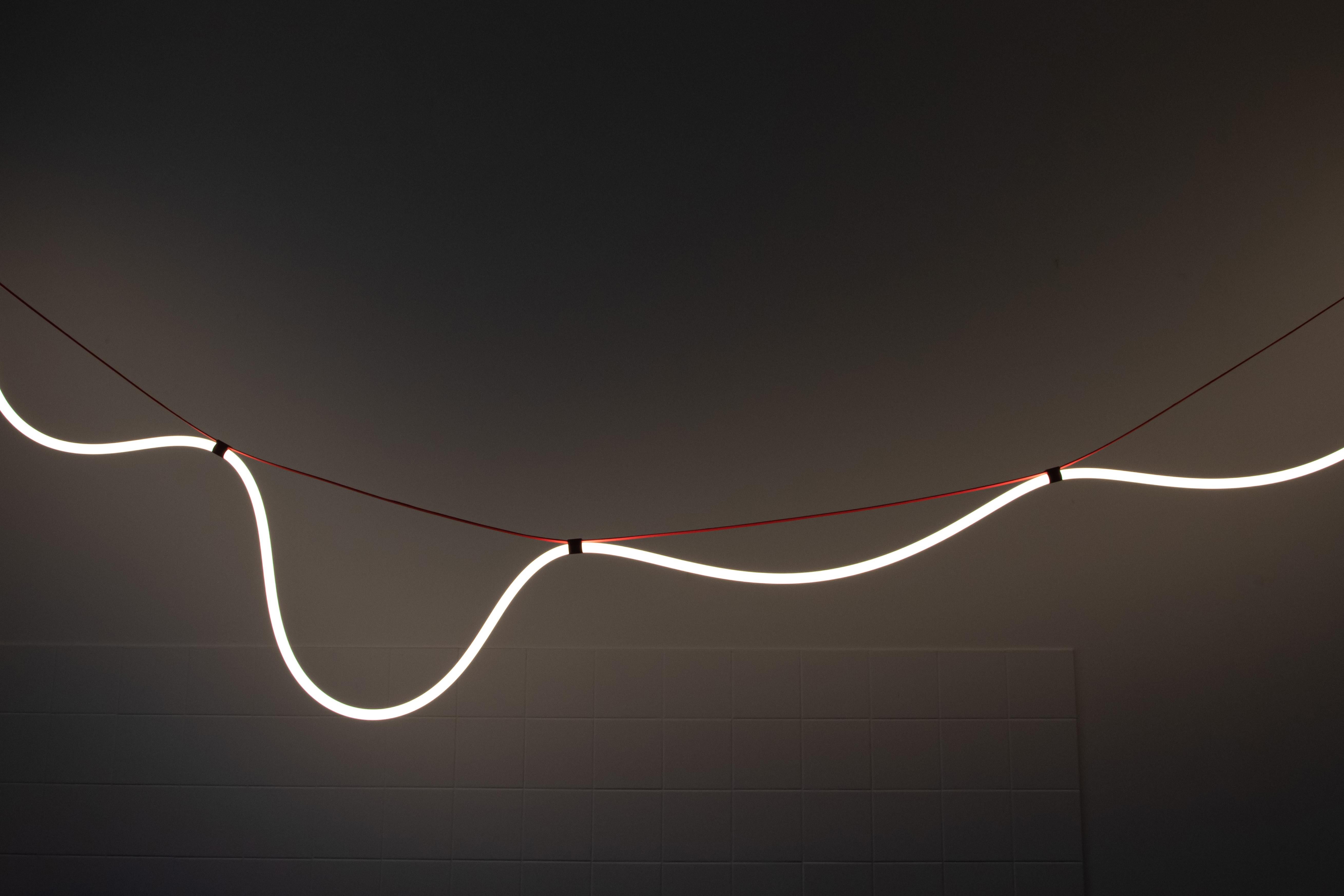 [ARRAY]  Spline Outdoor Light - String Light (Noir/Rouge/Jaune) en vente 2