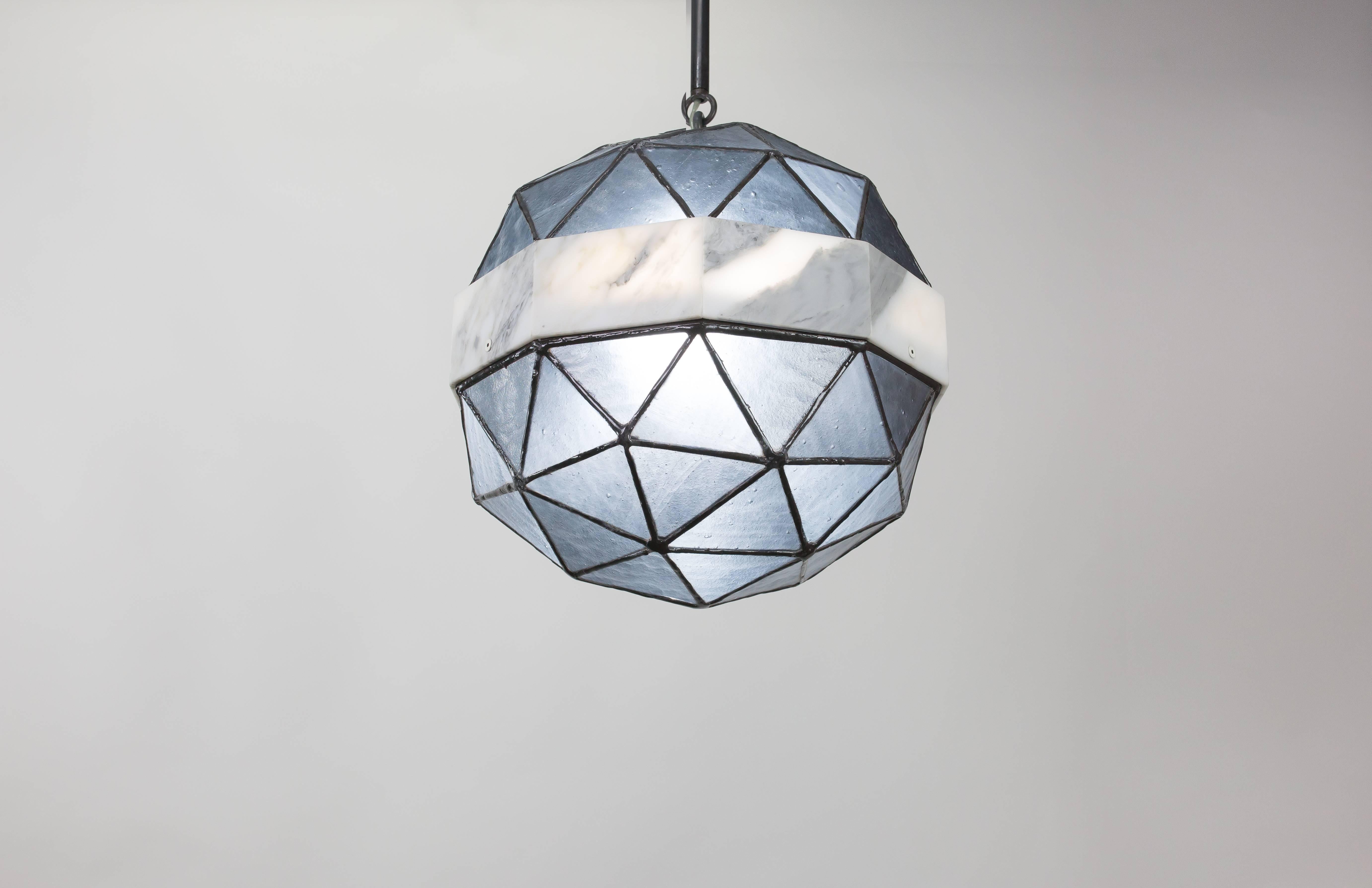 Colgante contemporáneo Array_Single en pizarra, latón, mármol y cristal by Kalin Asenov Siglo XXI y contemporáneo en venta