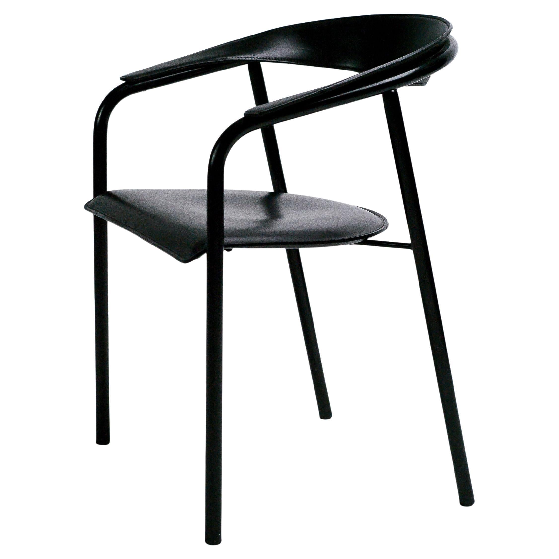 Arrben Schwarzer Ledersessel - Schlichter italienischer Modernismus im Angebot