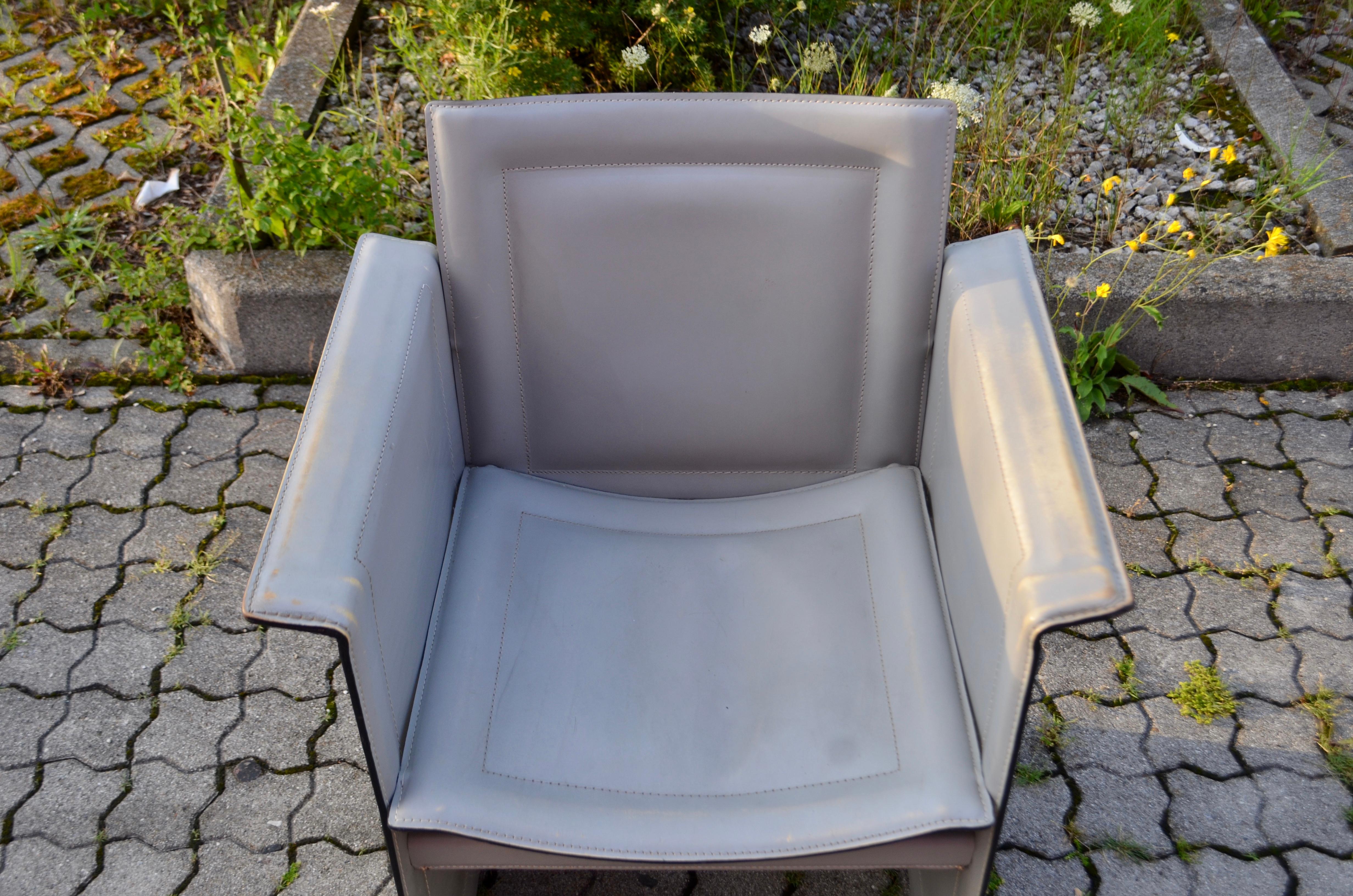 italien Chaise de salle à manger moderne Arrben en cuir de selle gris, modèle Solaria, Italie en vente