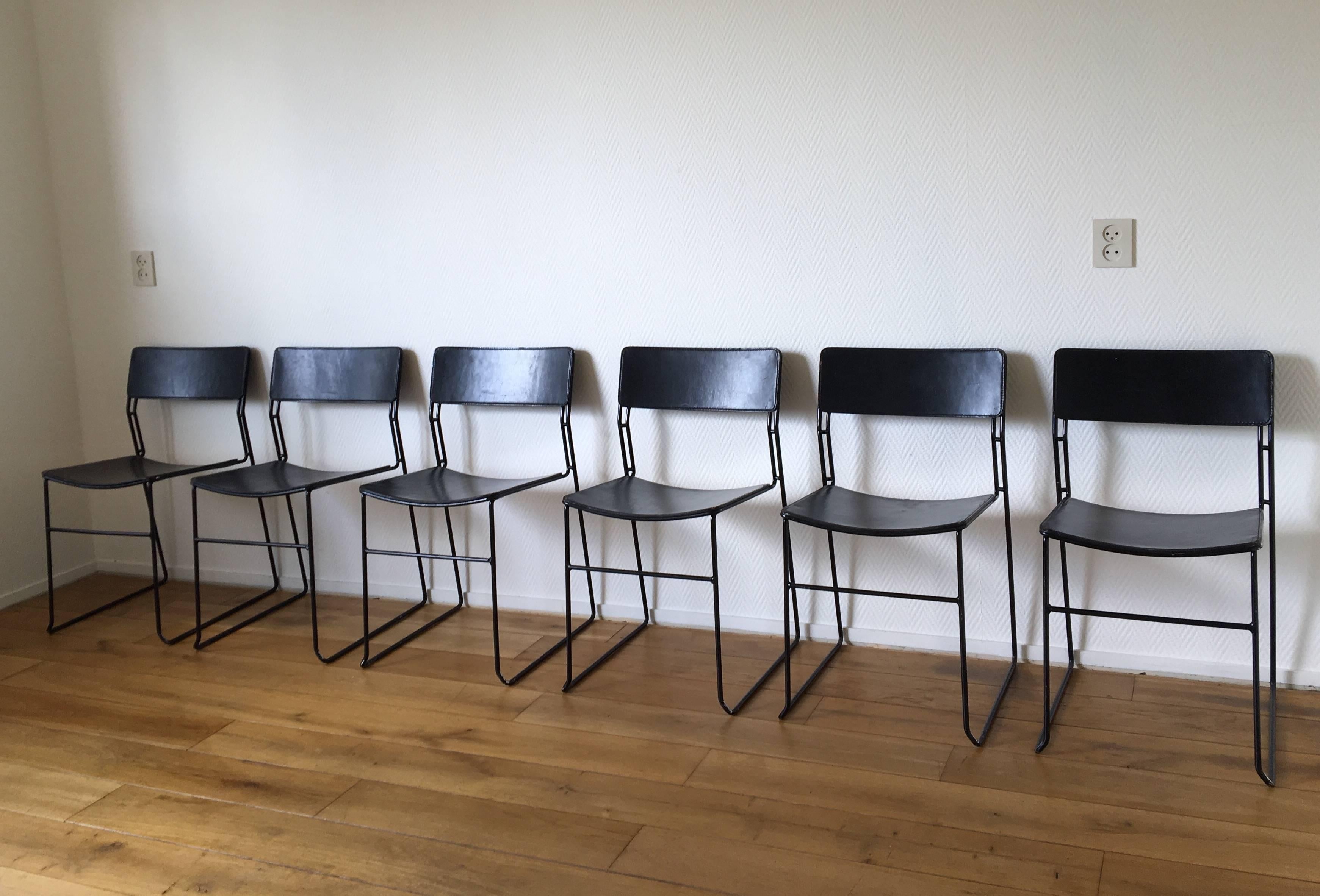 Minimaliste Arrben Italie, ensemble de six chaises de salle à manger « Sultana » du milieu du siècle, métal et cuir en vente