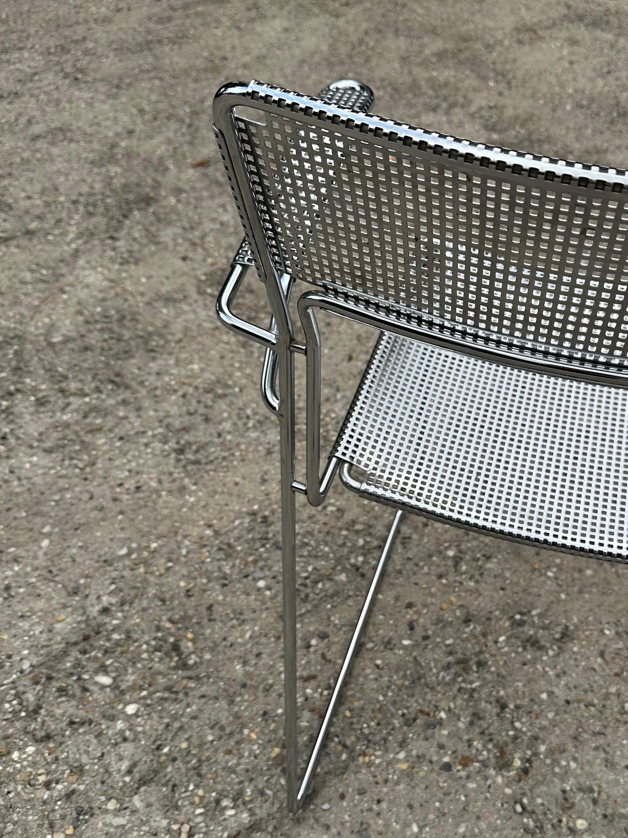 Minimalist Arrben Sultana Chair 