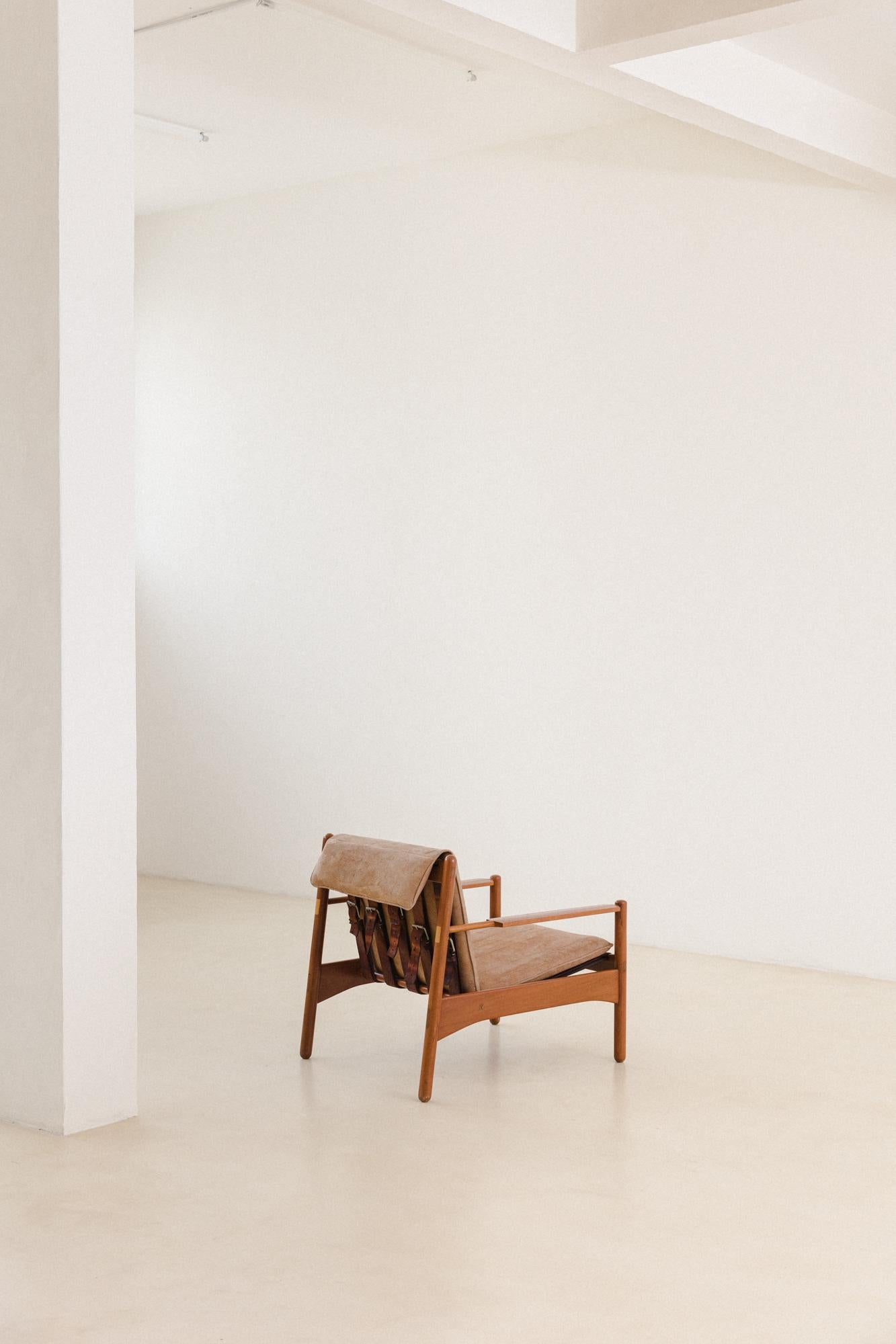Mid-Century Modern Arredamento Armchair in Freijo wood, 1960s, Midcentury Brazilian For Sale