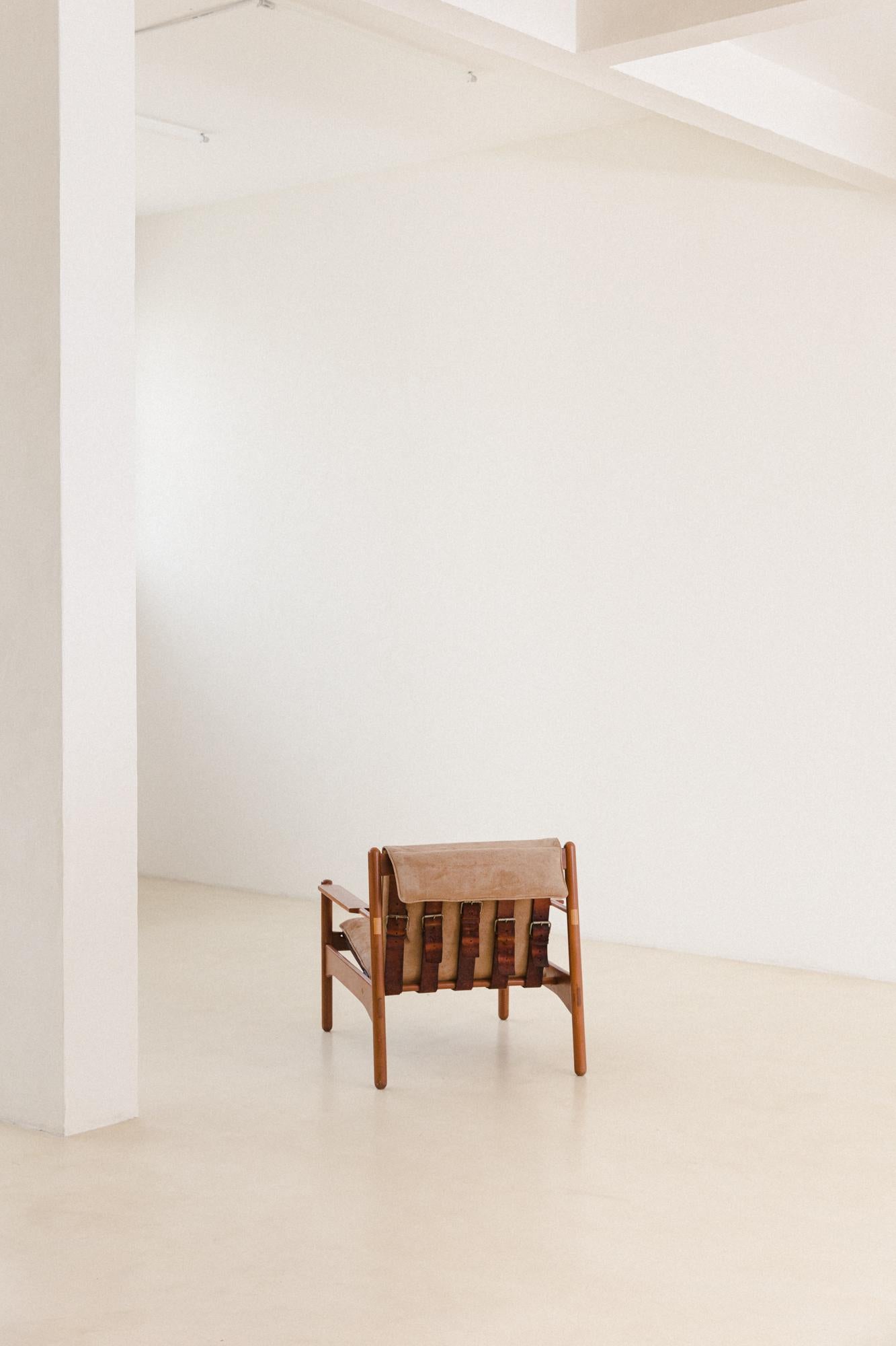 Arredamento Armchair in Freijo wood, 1960s, Midcentury Brazilian In Good Condition For Sale In New York, NY