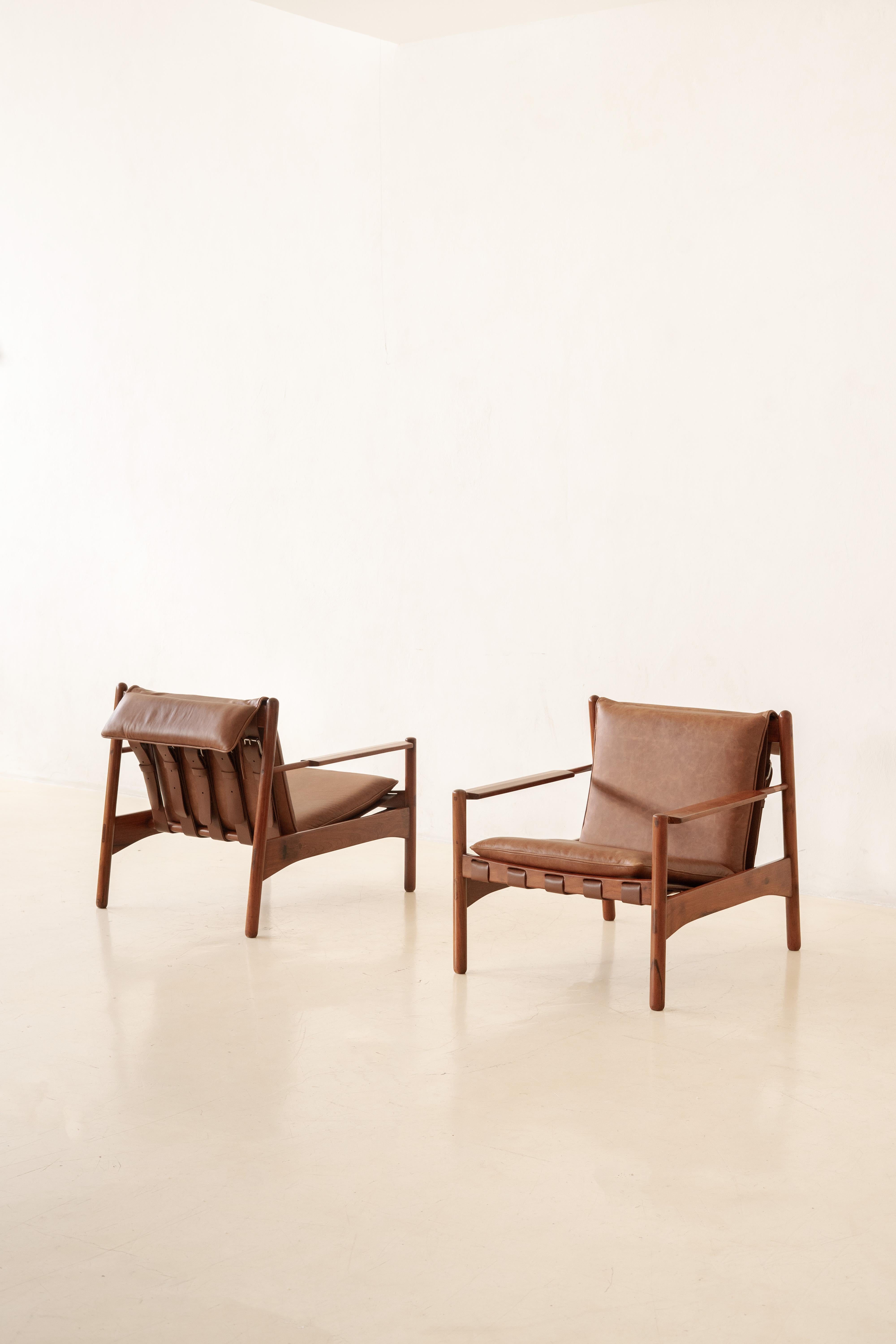 Brésilien Fauteuils Arredamento en caviuna massif, 1960, Milieu du siècle, Brésil en vente