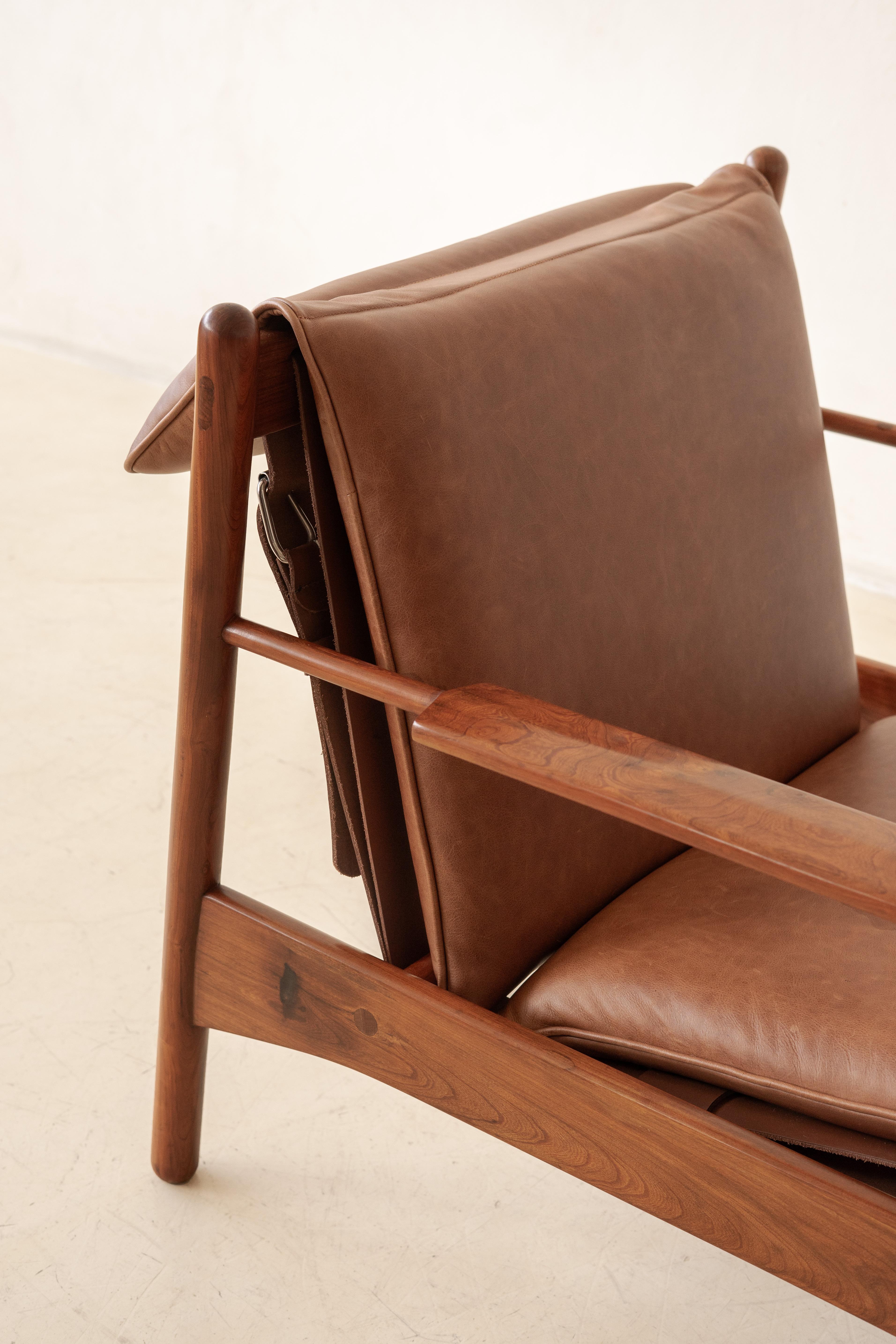 Fauteuils Arredamento en caviuna massif, 1960, Milieu du siècle, Brésil Bon état - En vente à New York, NY