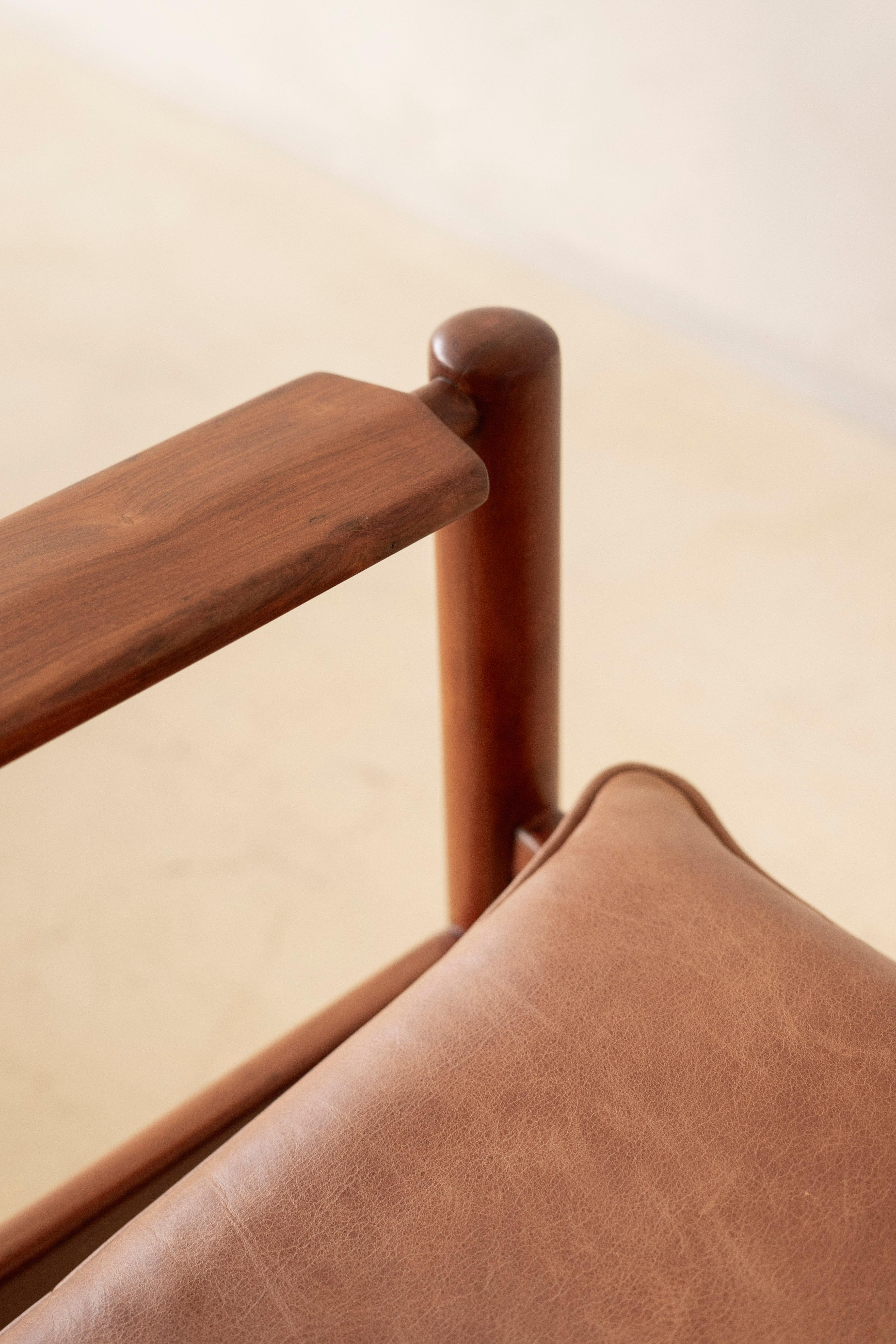 Cuir Fauteuils Arredamento en caviuna massif, 1960, Milieu du siècle, Brésil en vente