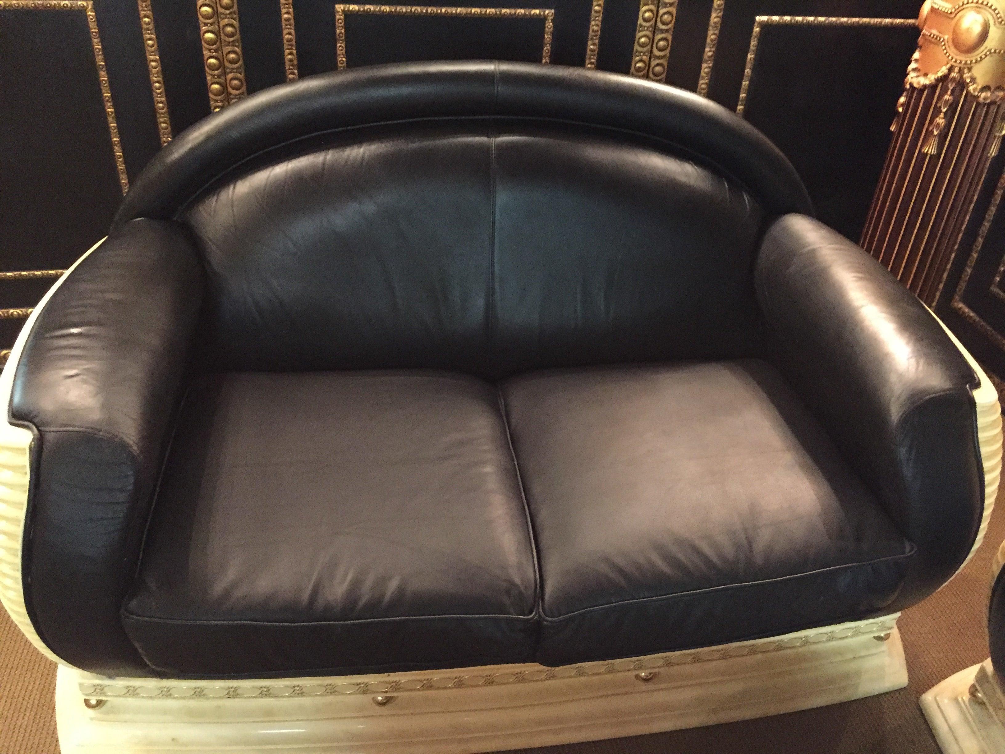 Klassisches Designer-Sofa im Art-déco-Stil von Arredo aus schwarzem Leder (Italienisch) im Angebot