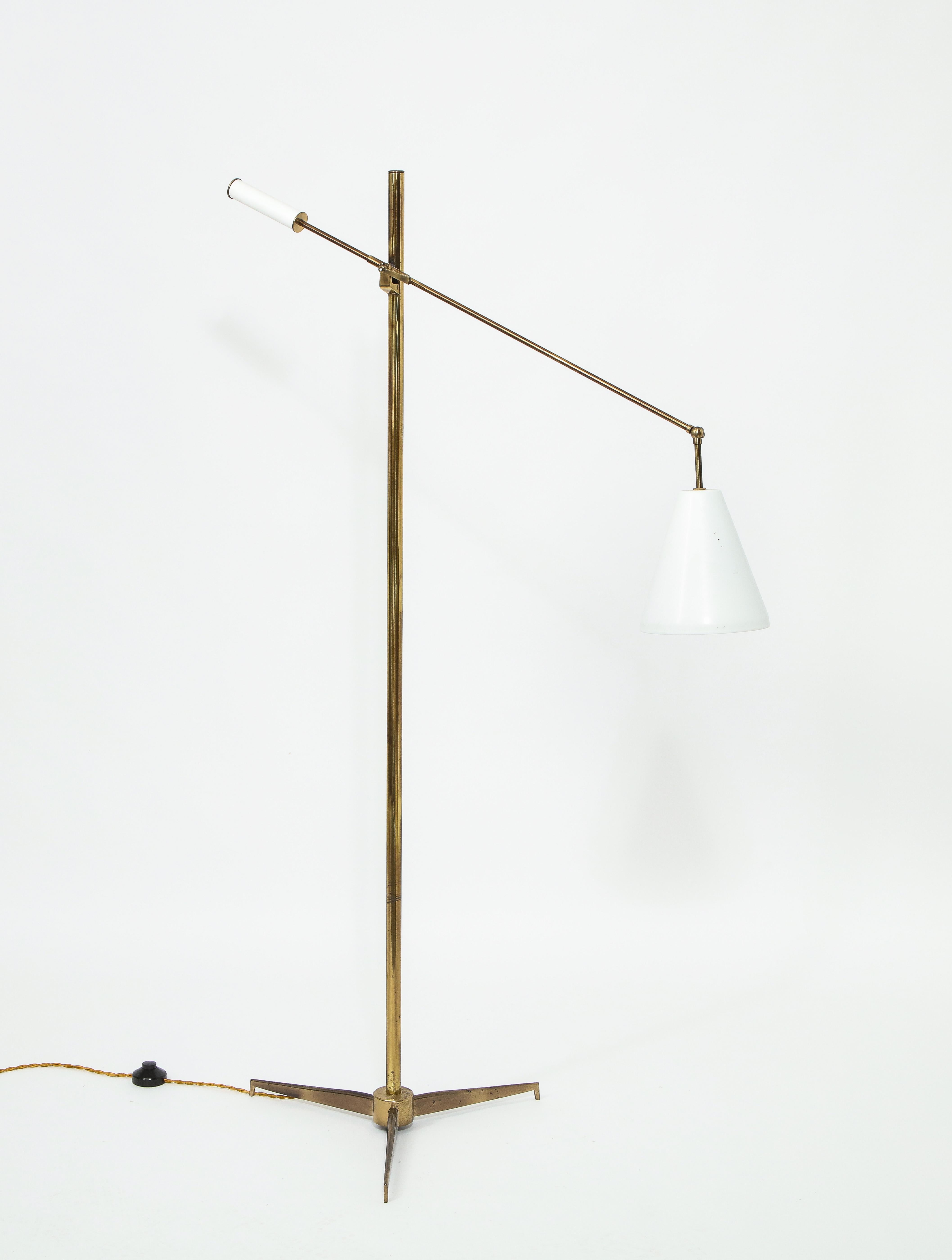 Classic tripod floor lamp by Arredoluce, the base is a three-leg star joined by a brass center, the adjustable arm can be raised or lowered by using the lever on the stem. Rewired.