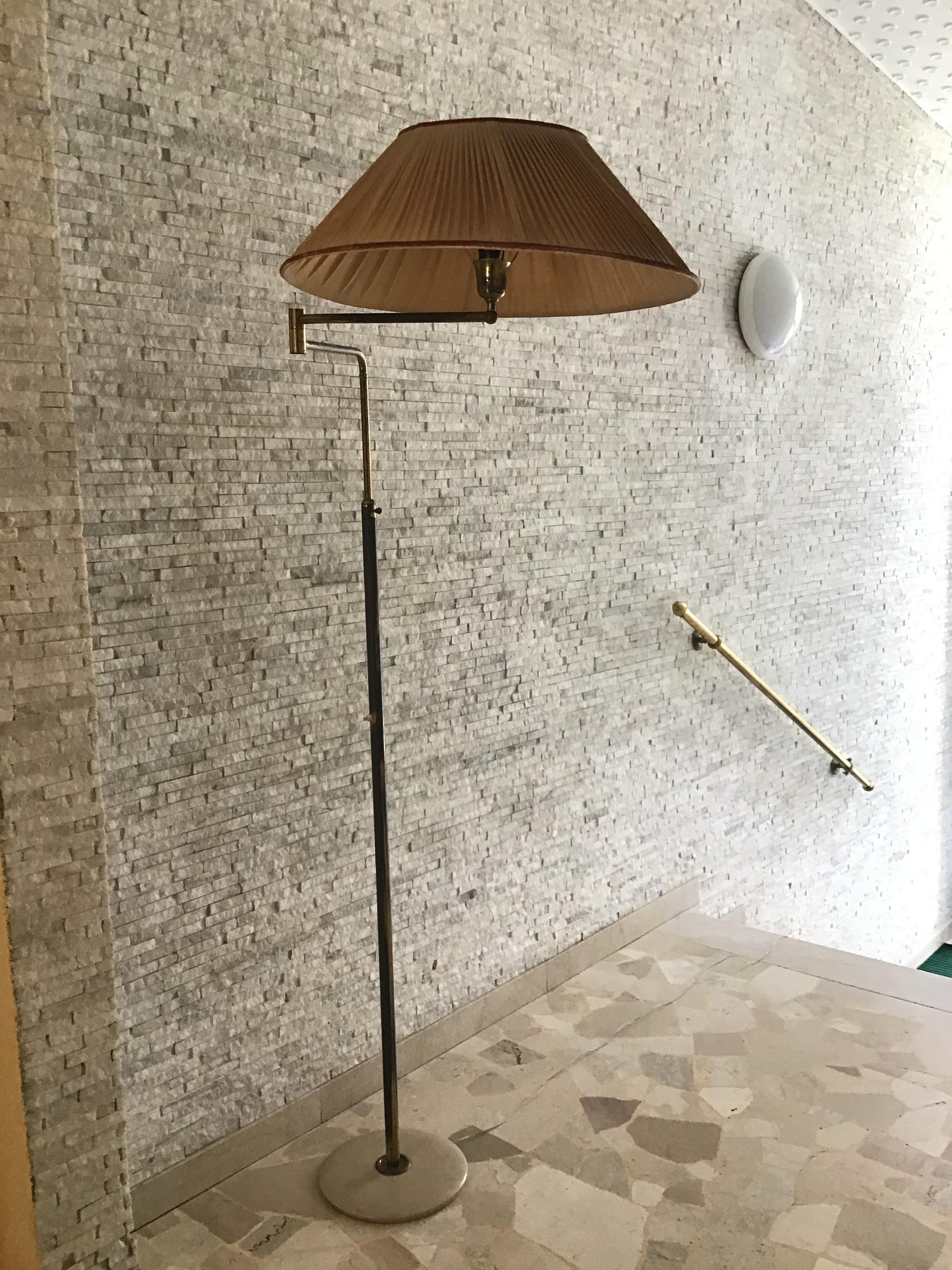 Floor Lamp. 
Lampada orientabile altezza minima 163cm Altezza massima 187.
Profondità 57cm Con braccio esteso 100 cm. 

Gianmarioboninu.
