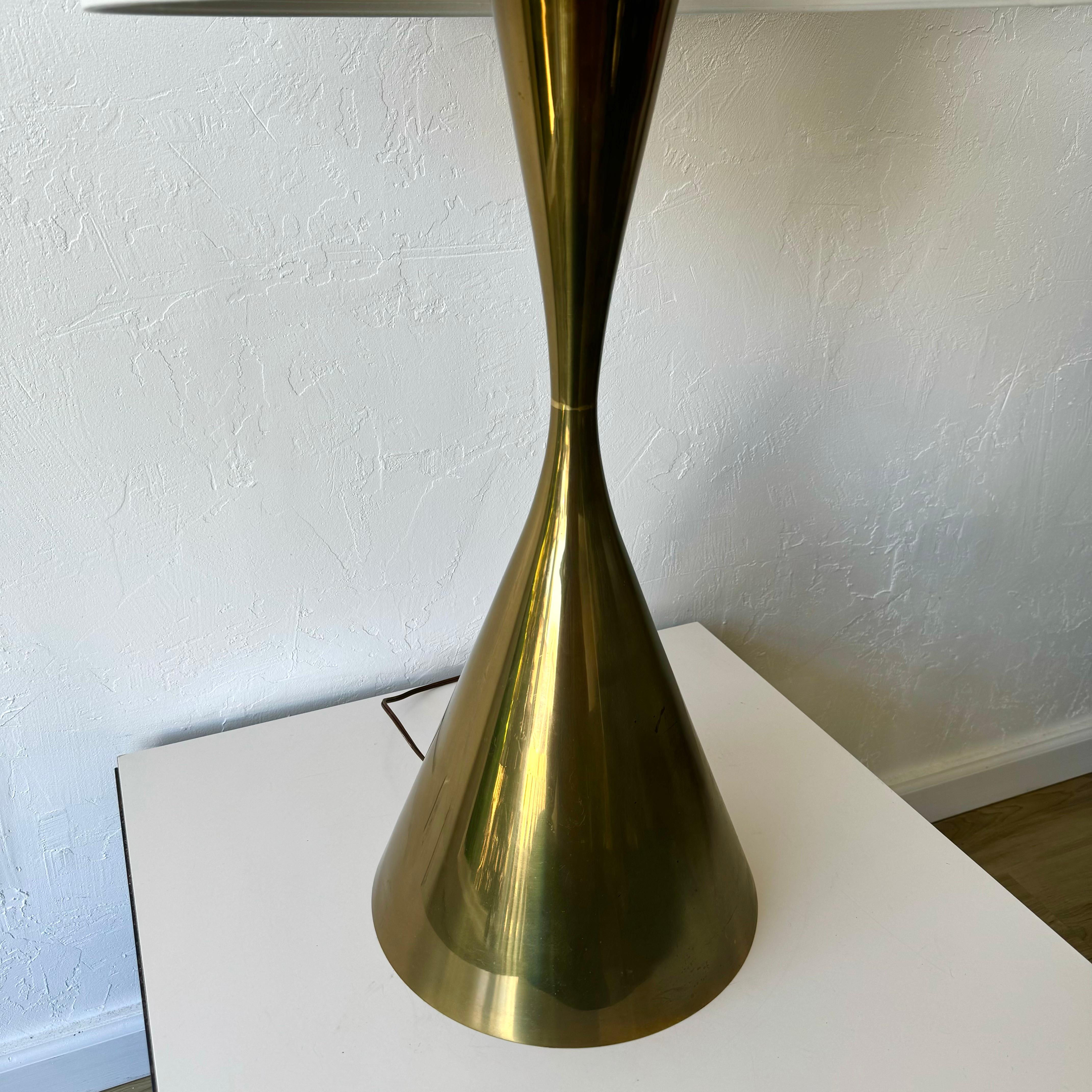 A fantastic solid brass hourglass lamp by Italian company Arredoluce. Presented in its oiriginal condition. Italian lighting design is and was some of the best the world has seen. I think the 1950’s and 60’s periods of Arredoluce are some of those
