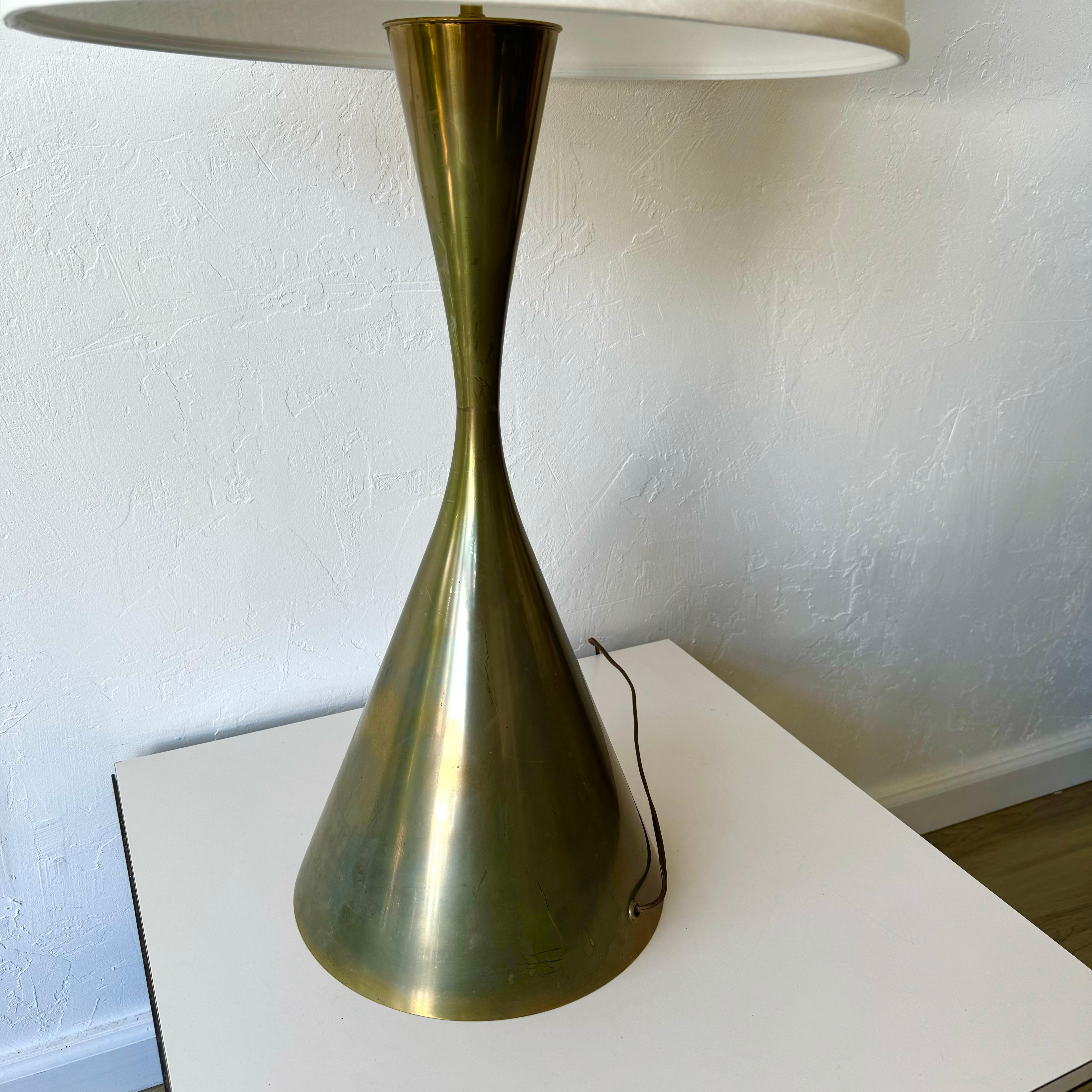 Italian Angelo Lelli for Arredoluce Brass Hourglass Table Lamp For Sale