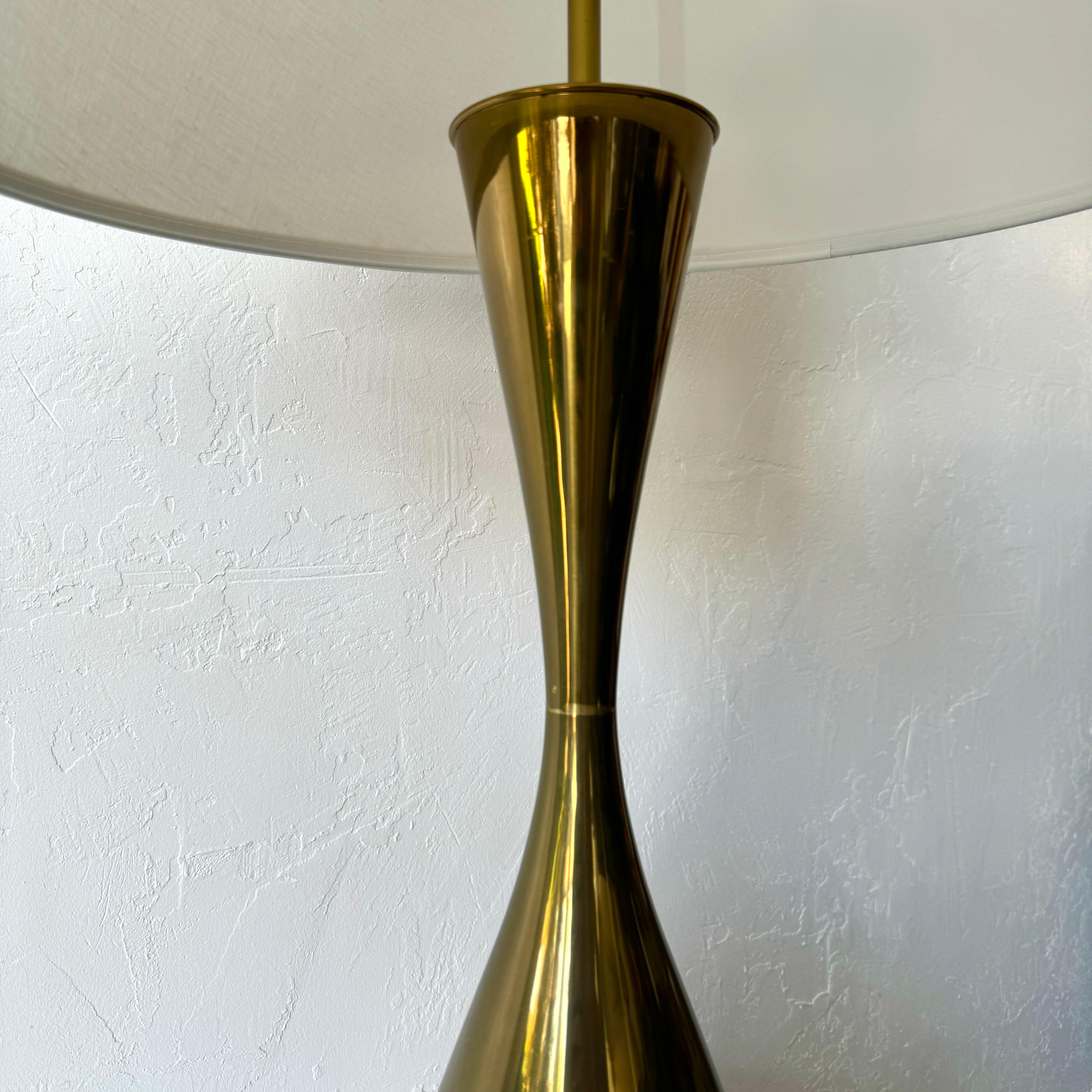 Mid-20th Century Angelo Lelli for Arredoluce Brass Hourglass Table Lamp For Sale