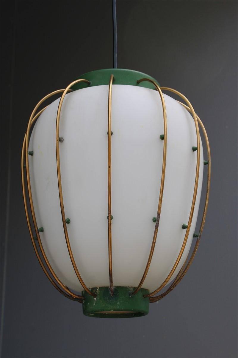 Arredoluce chandelier Italian mid-century design green brass gold white glass.
Measures: Glass height cm.33.