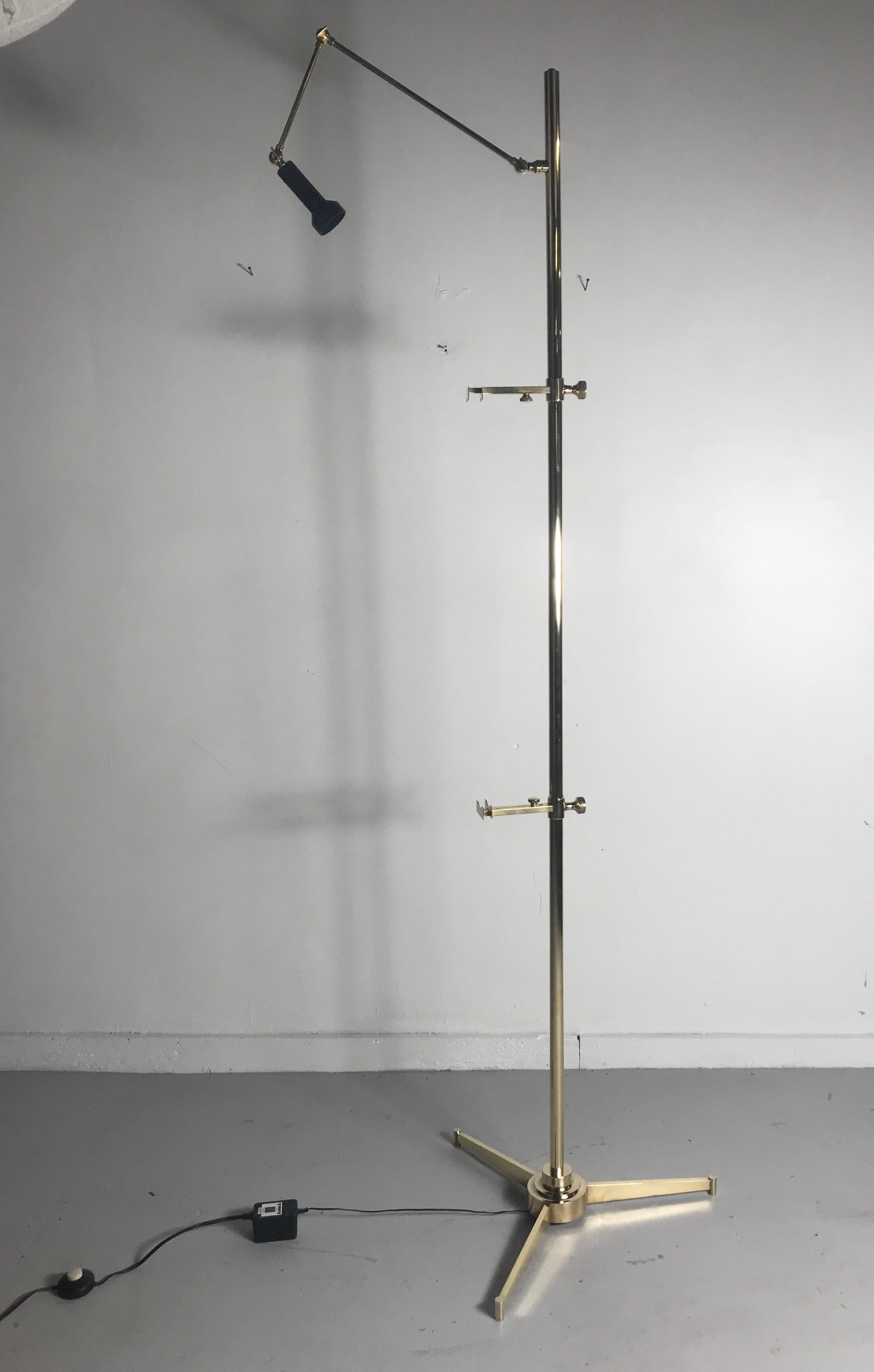 Arredoluce Easel Lamp by Angelo Lelli in Polished Brass 4
