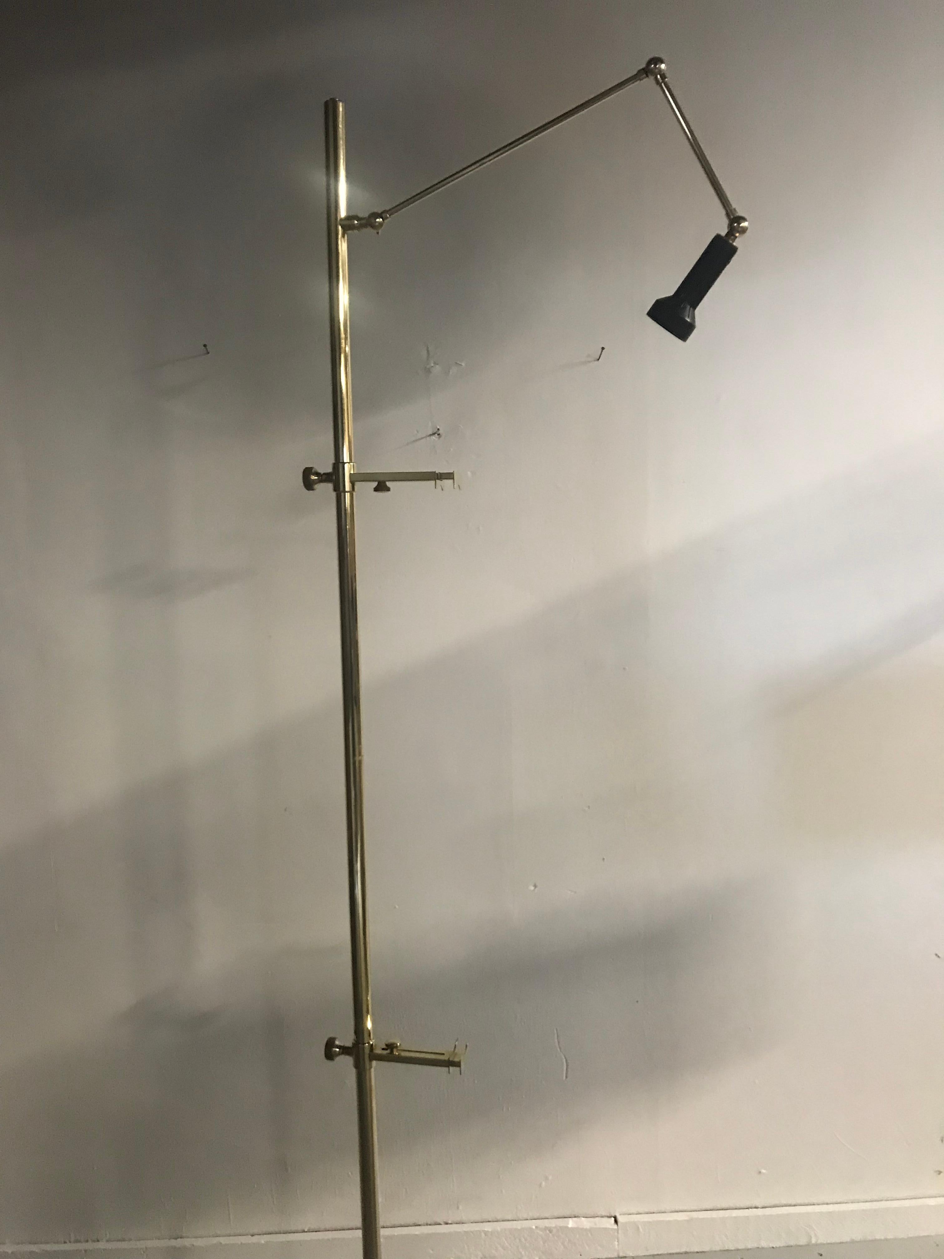 Arredoluce Easel Lamp by Angelo Lelli in Polished Brass In Excellent Condition In Buffalo, NY