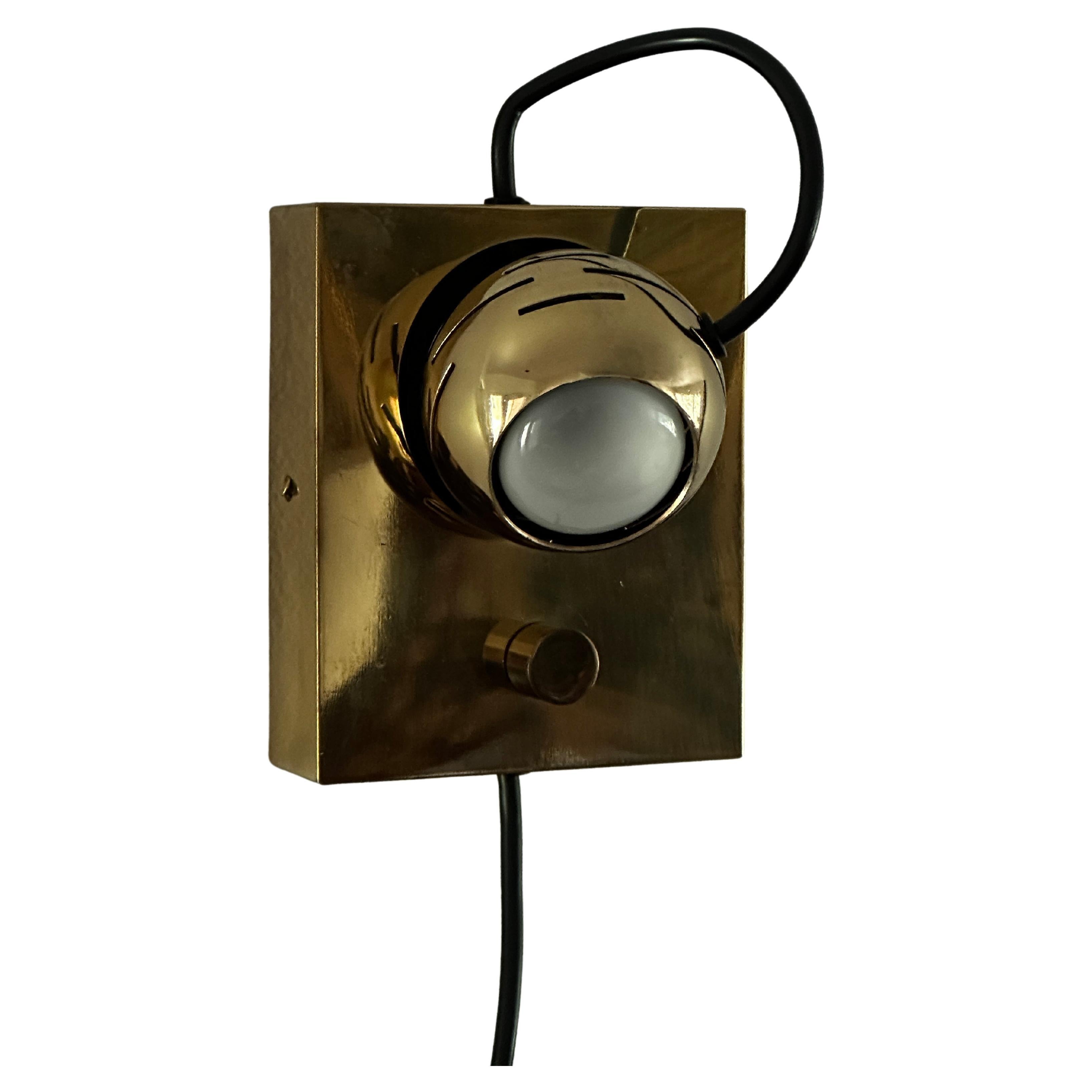 Arredoluce "Eyeball" Wall Lamp For Sale