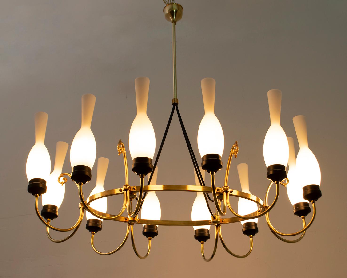 Mid-20th Century Arredoluce Mid-Century Modern Italian Brass and Opaline Glass Chandelier, 1950s