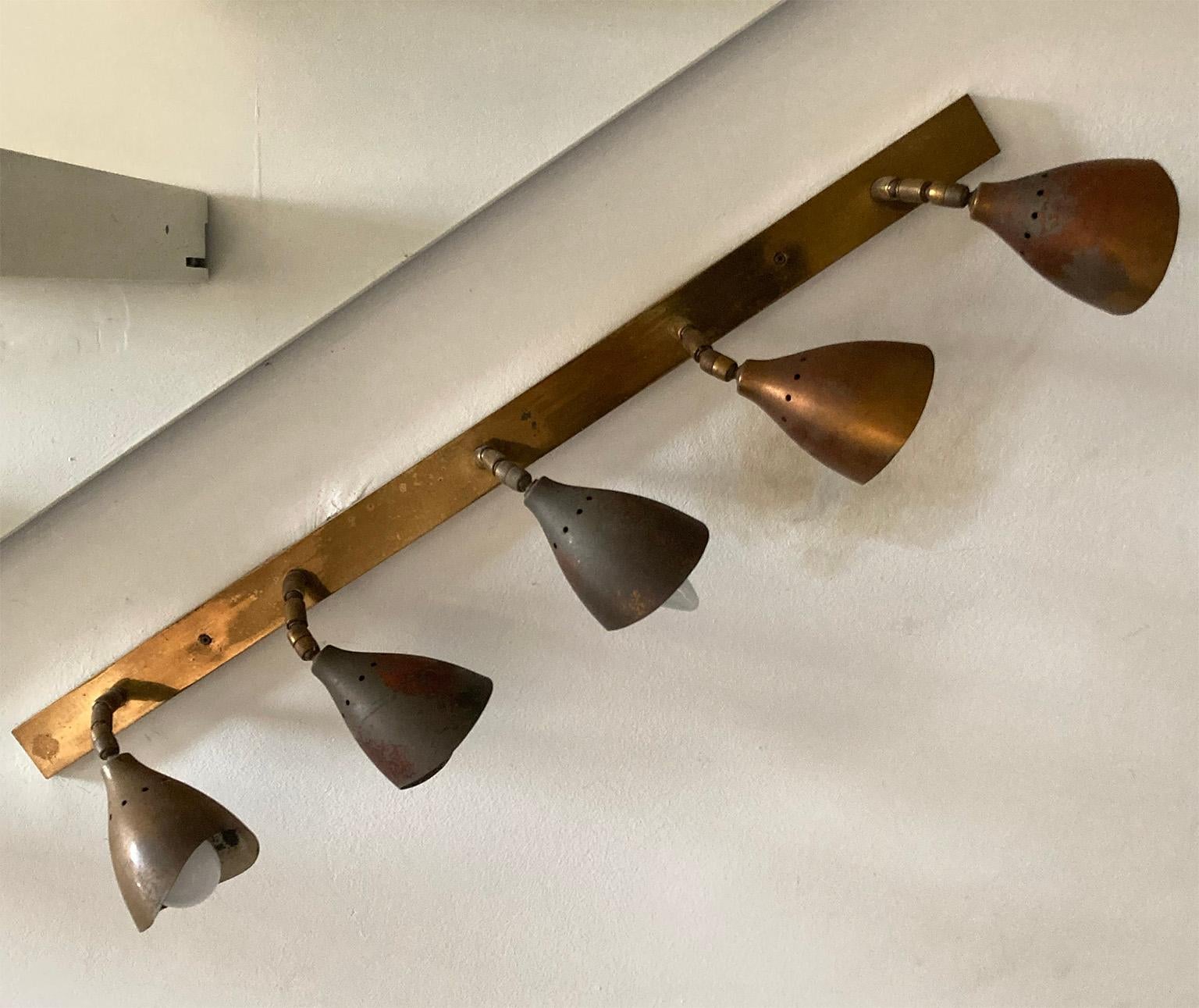 Arredoluce Mid-Century Modern Original Vintage Five Spots Brass Wall Lamp, 1950 In Good Condition For Sale In Milano, IT