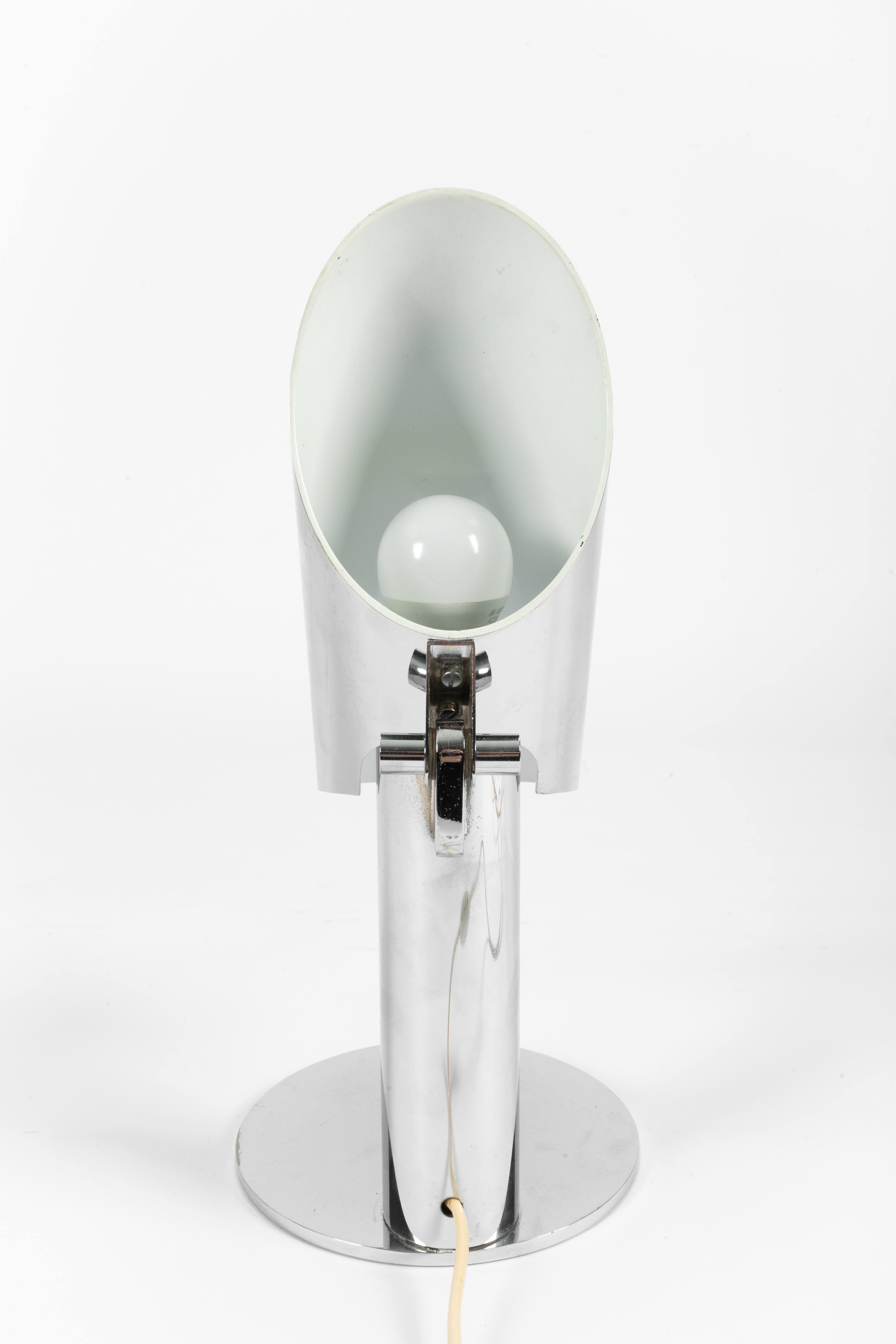 Forged Arredoluce mid-century pivoting chrome table lamp For Sale