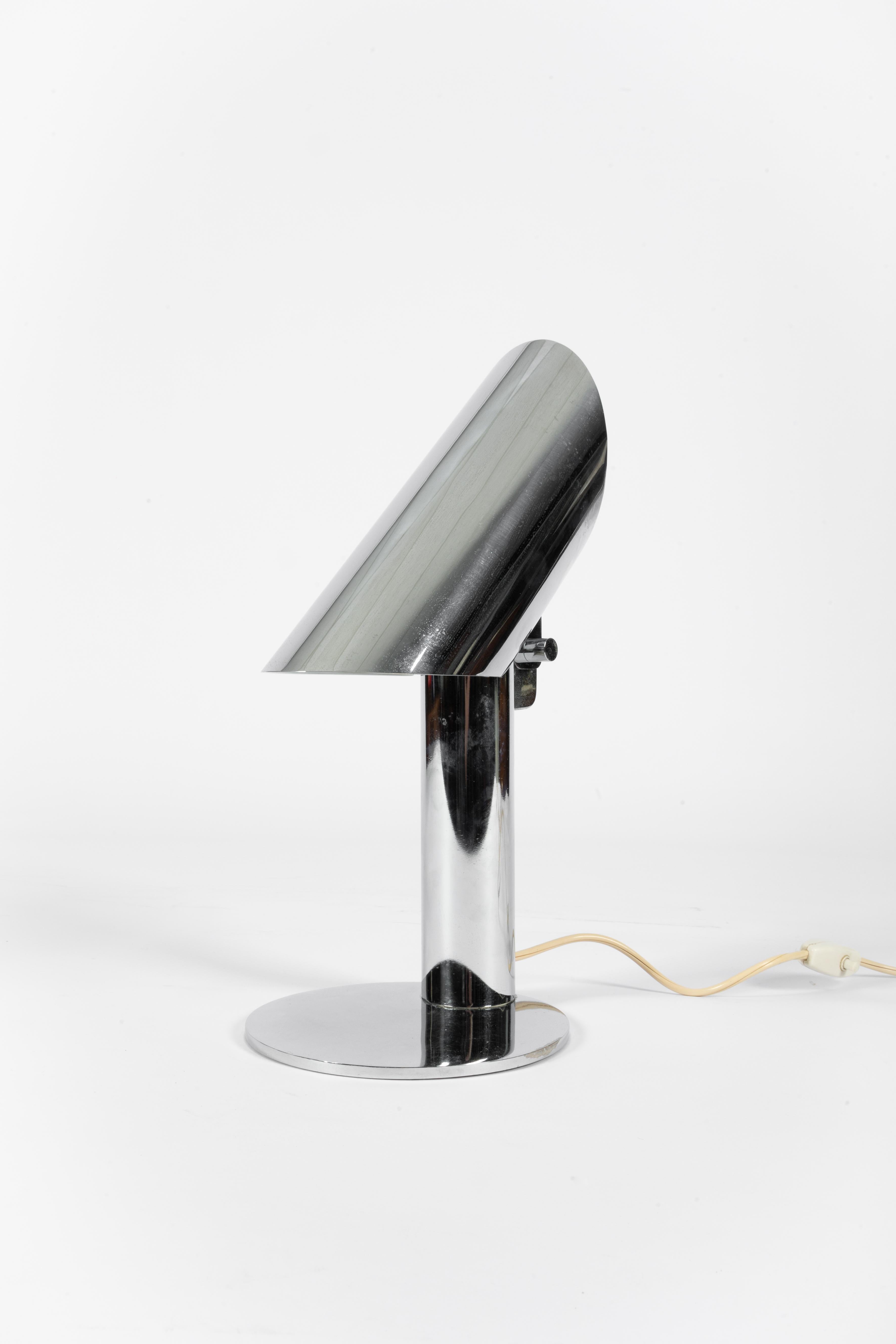 Arredoluce mid-century pivoting chrome table lamp In Good Condition For Sale In Zemst, BE