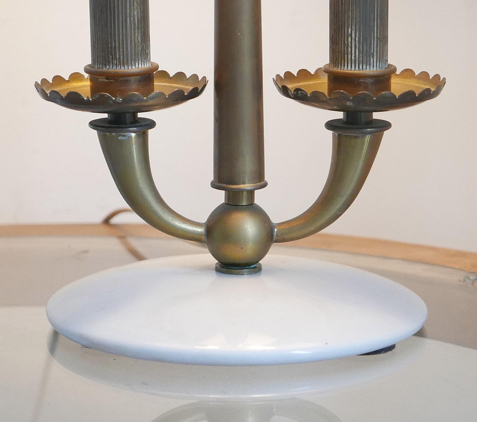 Rare example of elegant table lamp from the first production of Arredoluce;
Bianco carrara marble base, silk oval lampshade and brass body.
Good original vintage condition.
The lampshade can be redone as you prefer.
 