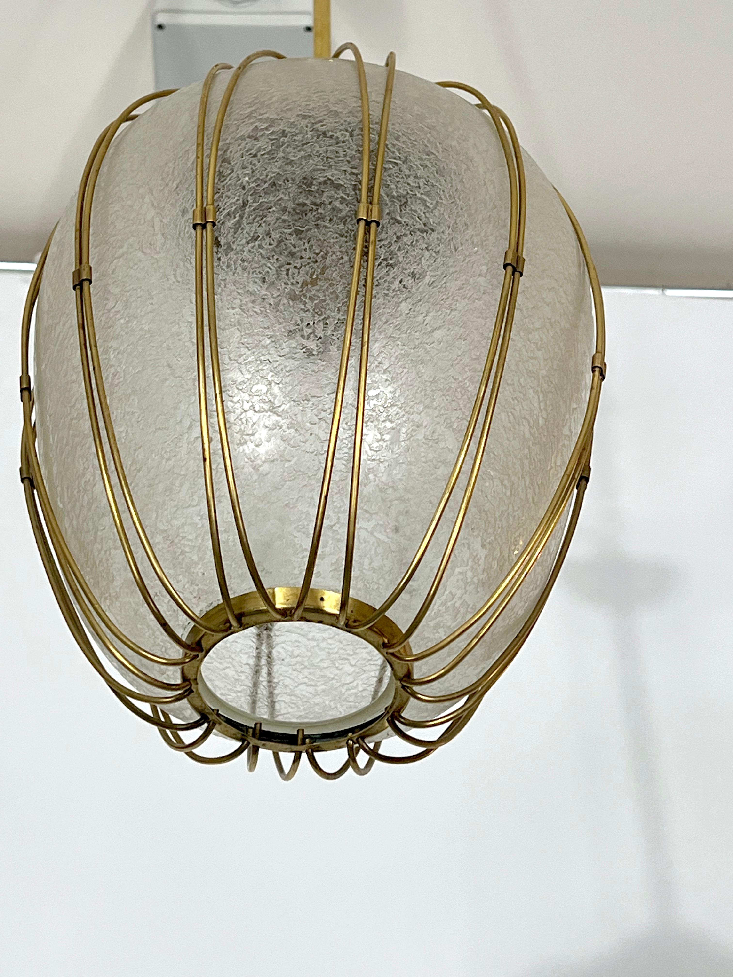 Arredoluce Monza, Brass and Etched Glass Chandelier from 50s In Good Condition In Catania, CT