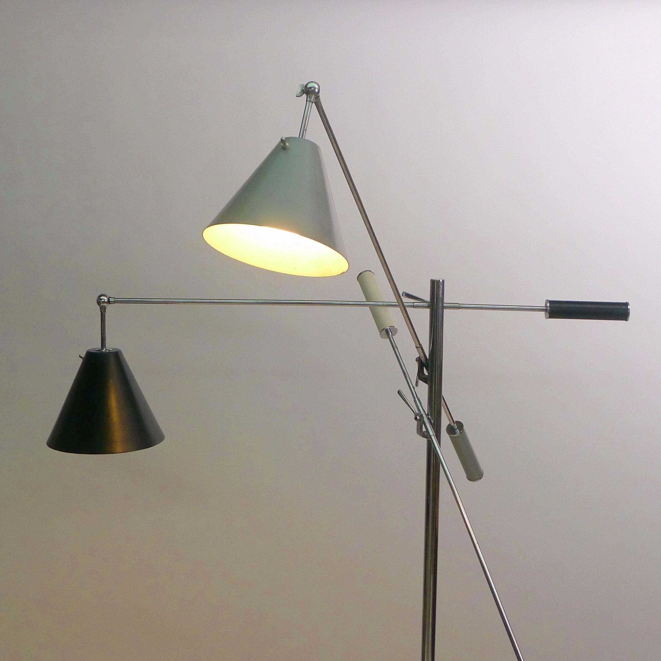 Lámpara de pie Arredoluce Triennale, de Angelo Lelii, modelo 12128, Italia circa 1947 en venta 4