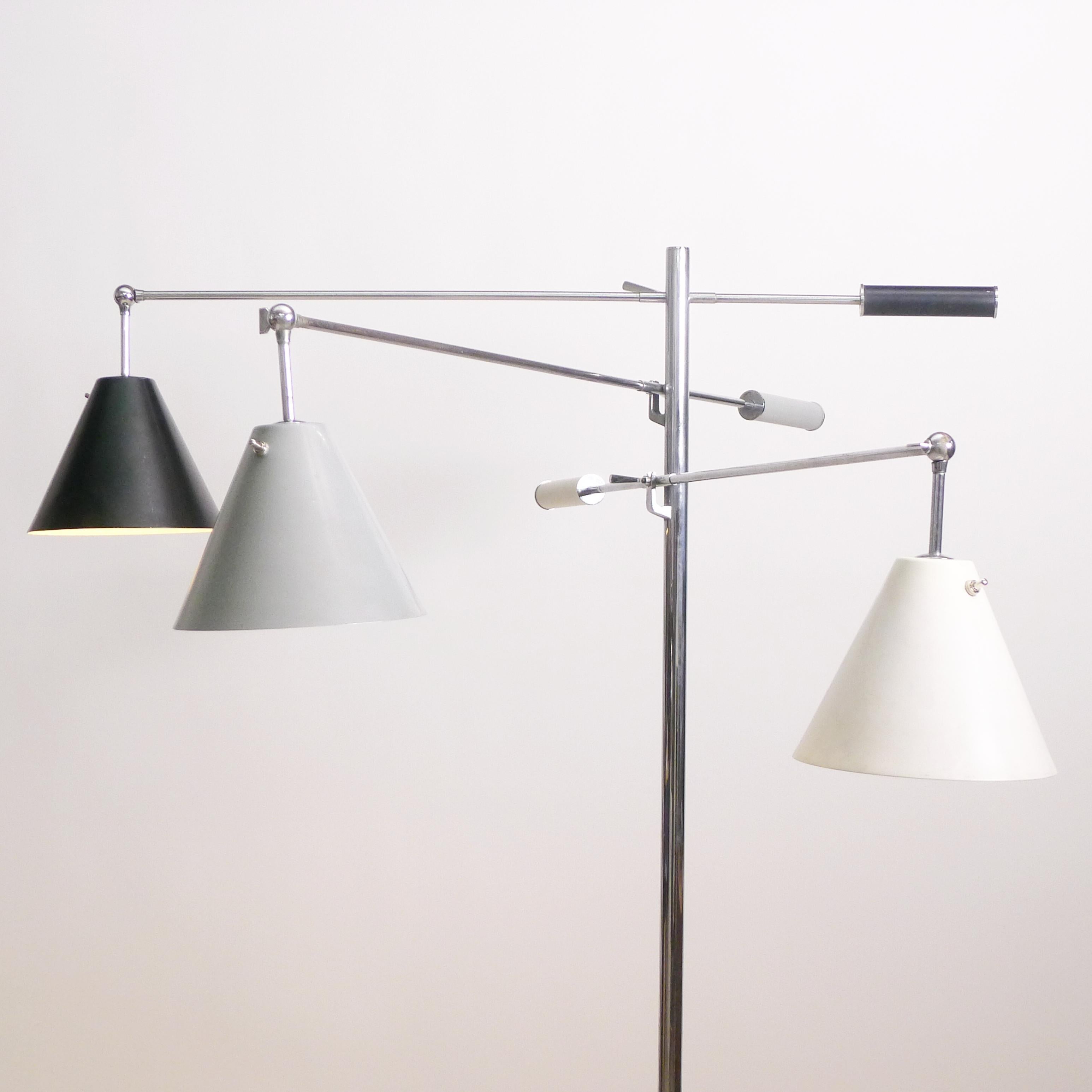 Lámpara de pie Arredoluce Triennale, de Angelo Lelii, modelo 12128, Italia circa 1947 en venta 9