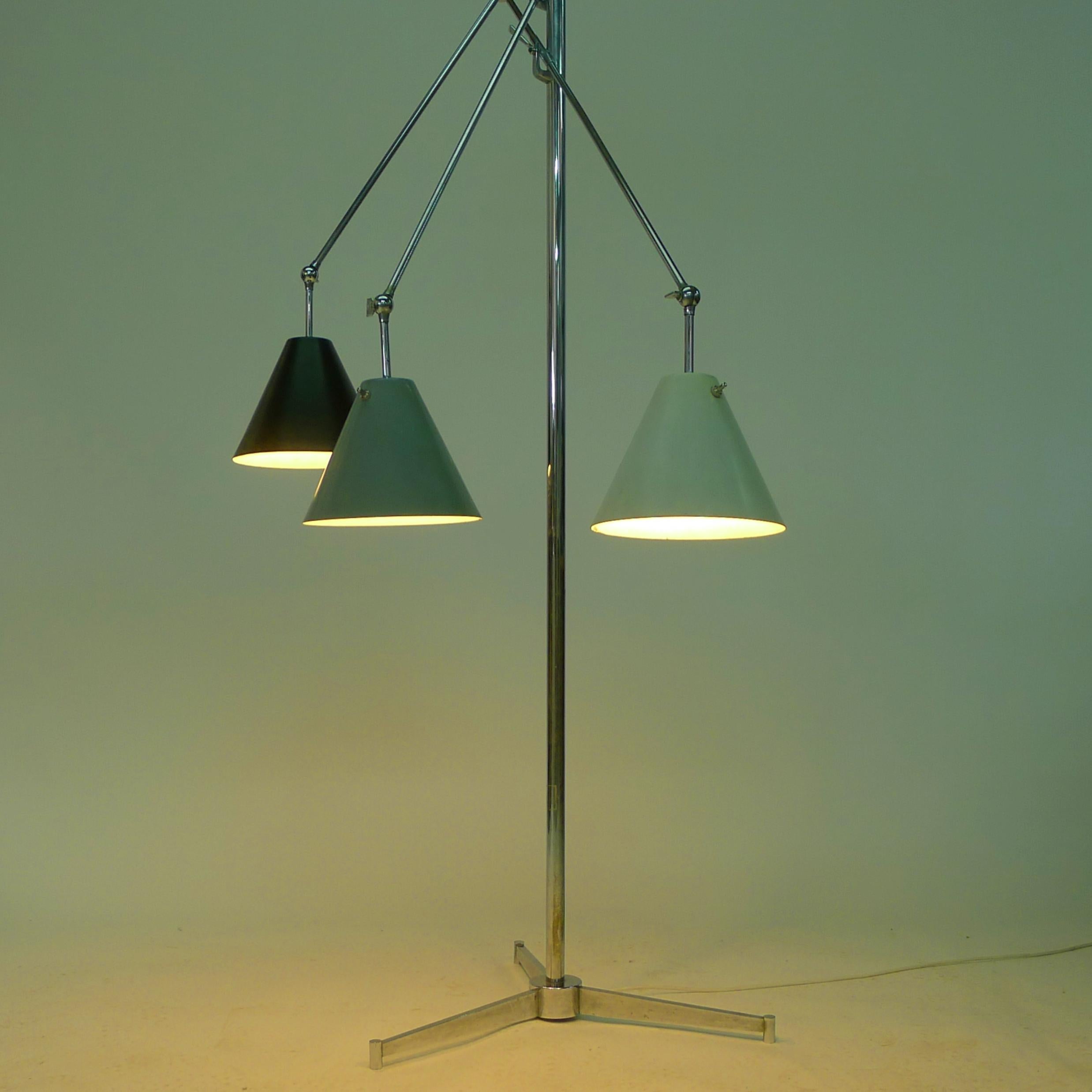 Lámpara de pie Arredoluce Triennale, de Angelo Lelii, modelo 12128, Italia circa 1947 en Bueno estado para la venta en Wargrave, Berkshire