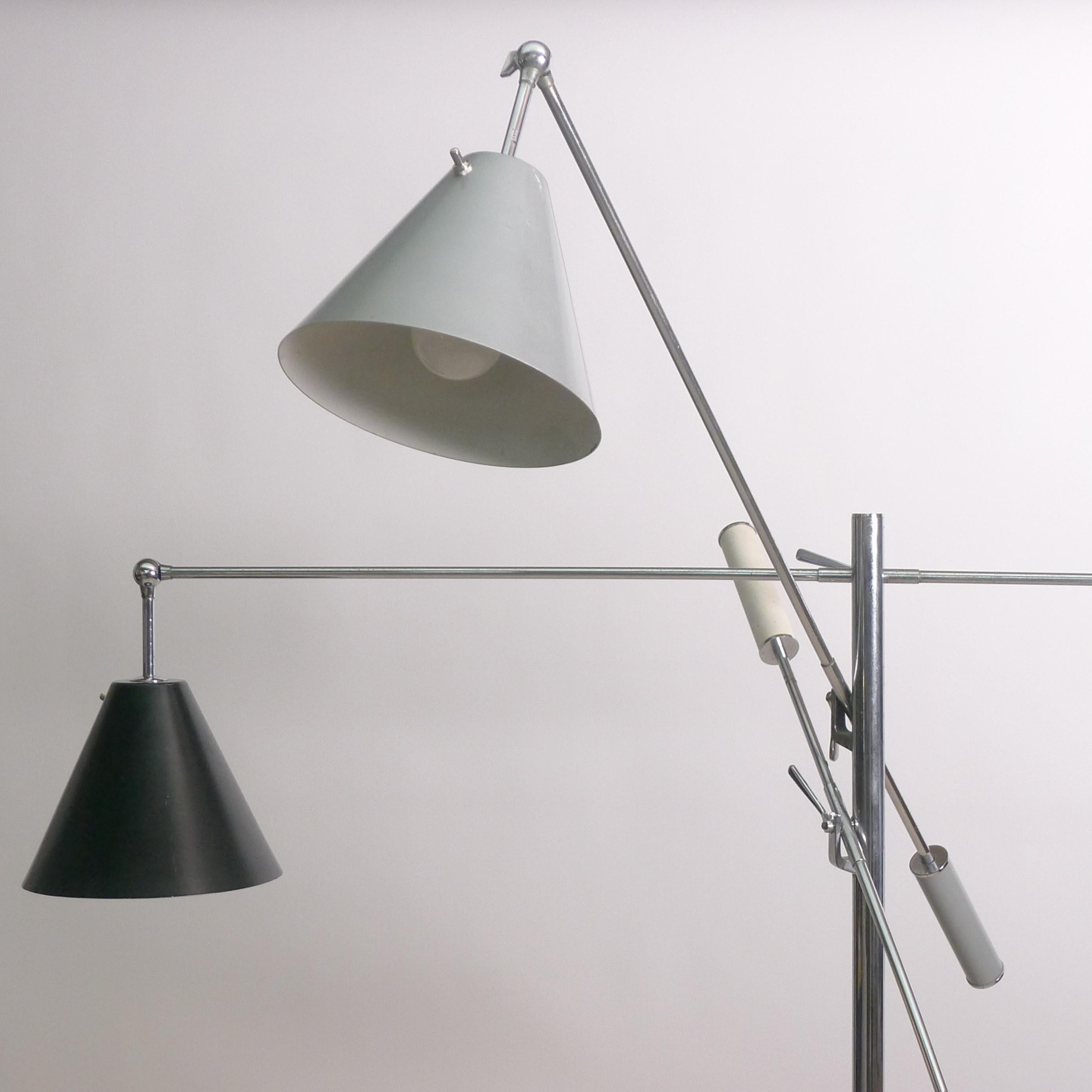 Lámpara de pie Arredoluce Triennale, de Angelo Lelii, modelo 12128, Italia circa 1947 Aluminio en venta