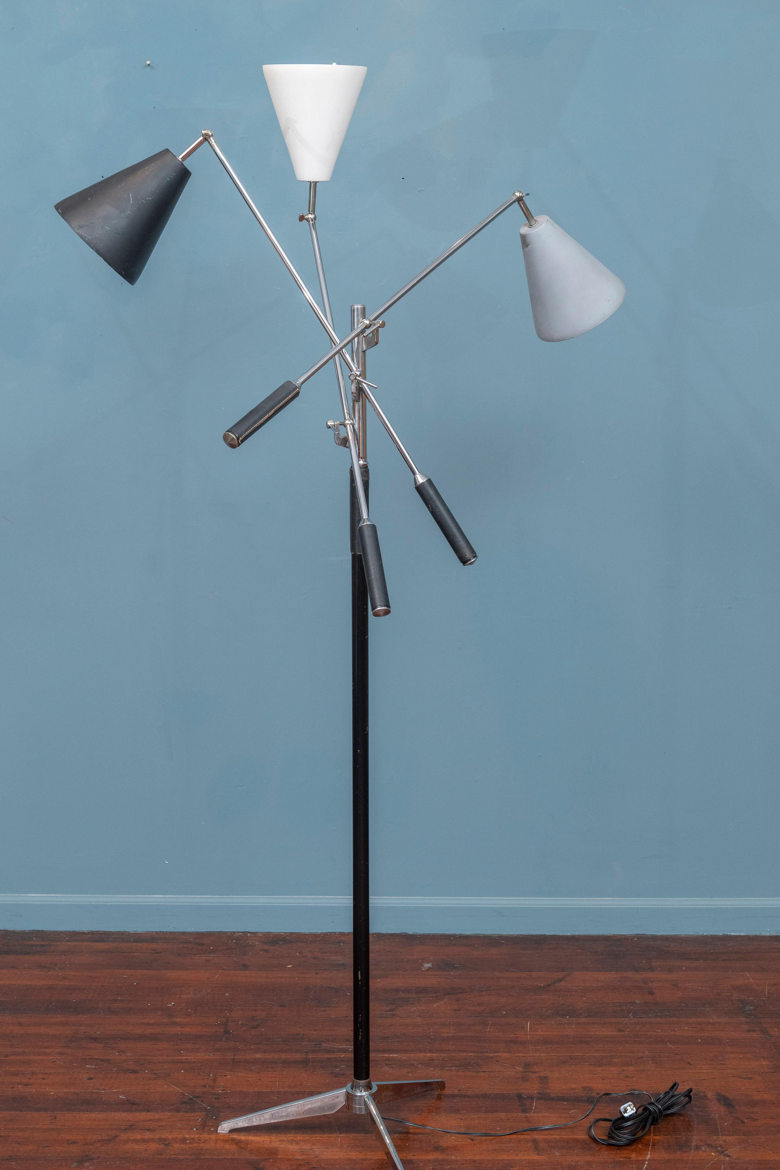 Stehlampe im Triennale-Stil von Arredoluce, Italien im Angebot 4