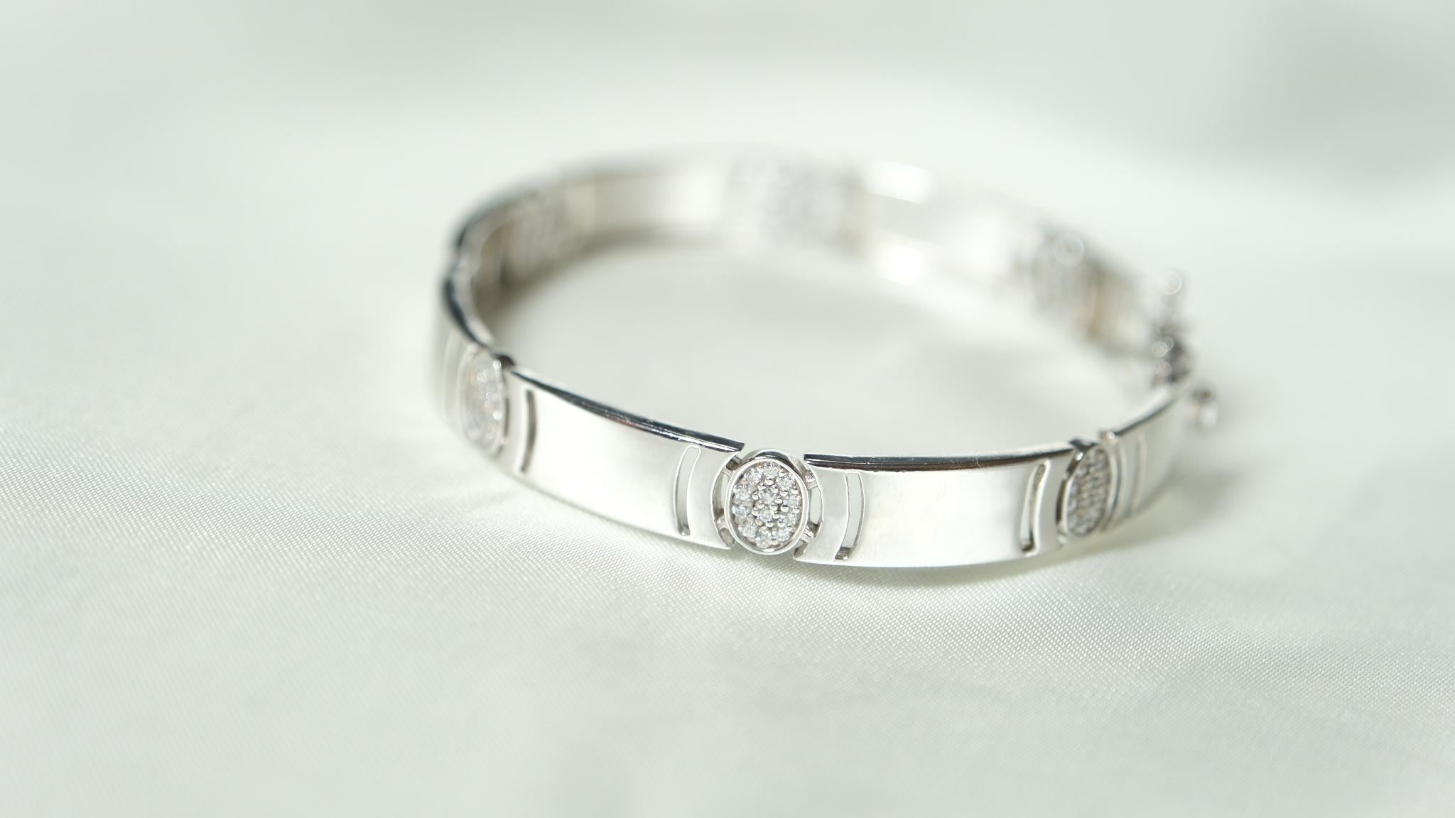 Bracelet de diamants Arrêtoir, or blanc 18k 0,72ct Neuf - En vente à Leigh-On-Sea, GB