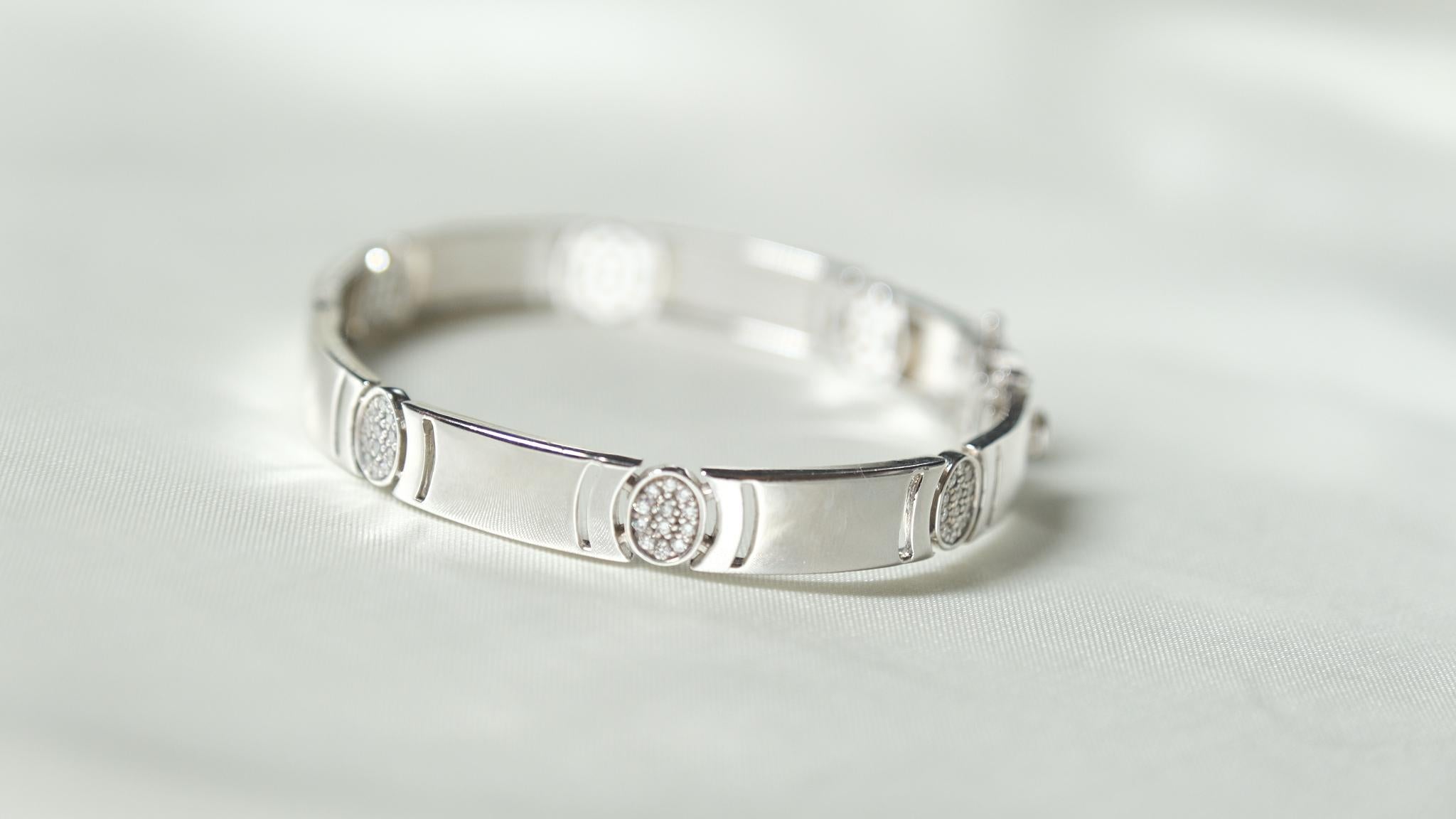 Women's or Men's Arrêtoir Diamond Bracelet, 18k White Gold 0.72ct For Sale