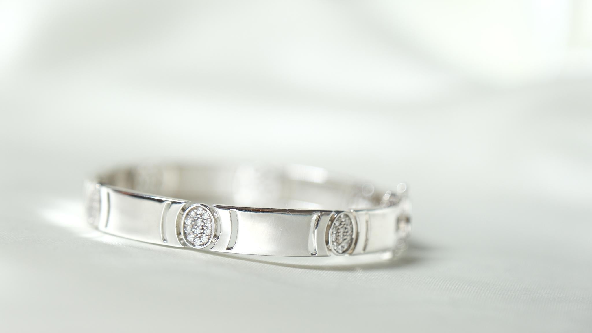 Bracelet de diamants Arrêtoir, or blanc 18k 0,72ct en vente 2