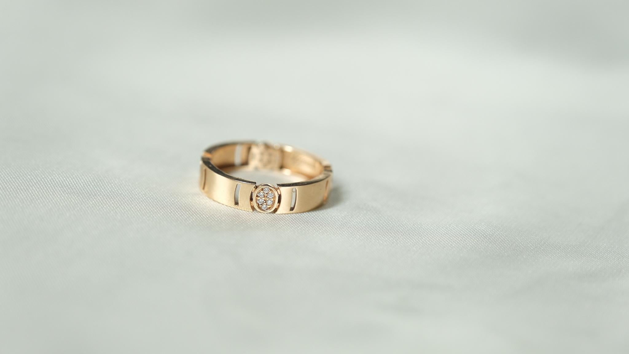 Modern Arrêtoir Ring, 18k Rose Gold 0.24ct For Sale