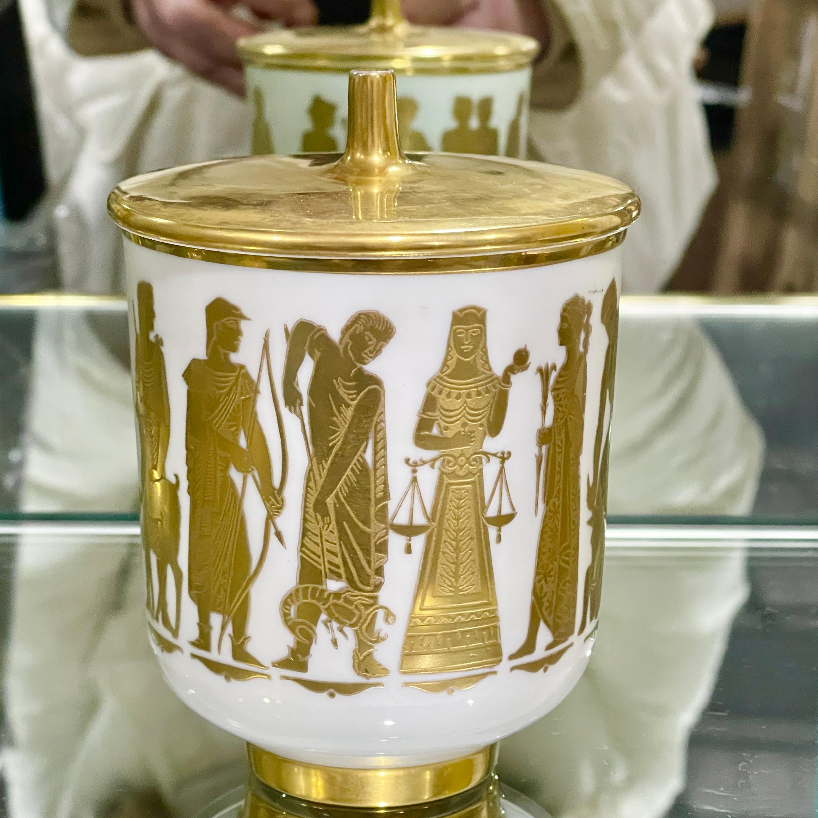 Mid-Century Modern Pot à couvercle Arrigo Finzi en porcelaine et Oro Zecchino en vente