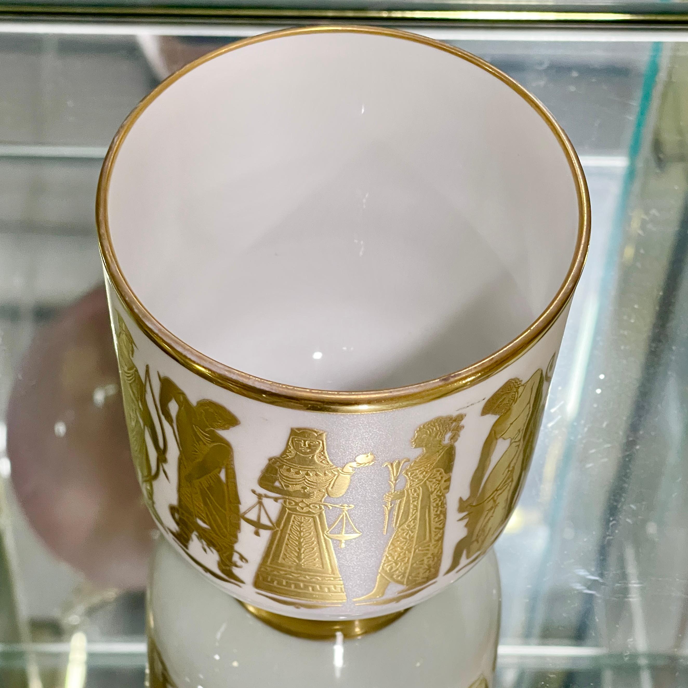 Pot à couvercle Arrigo Finzi en porcelaine et Oro Zecchino en vente 1