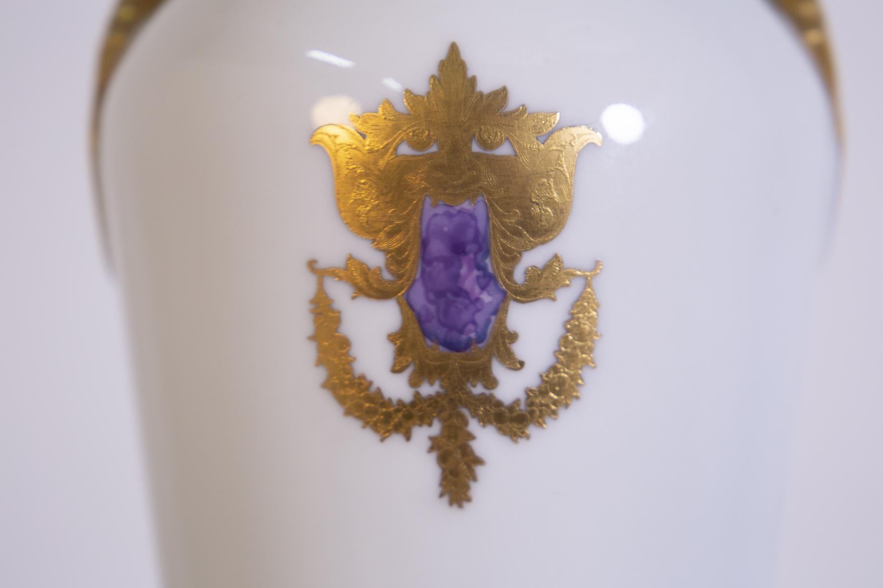 italien Vase Arrigo Finzi en porcelaine, peint en or, étiquette d'origine en vente