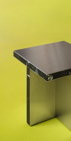 Arris Skulpturaler Beistelltisch, Grüner Alpi-Marmor, Handgefertigt